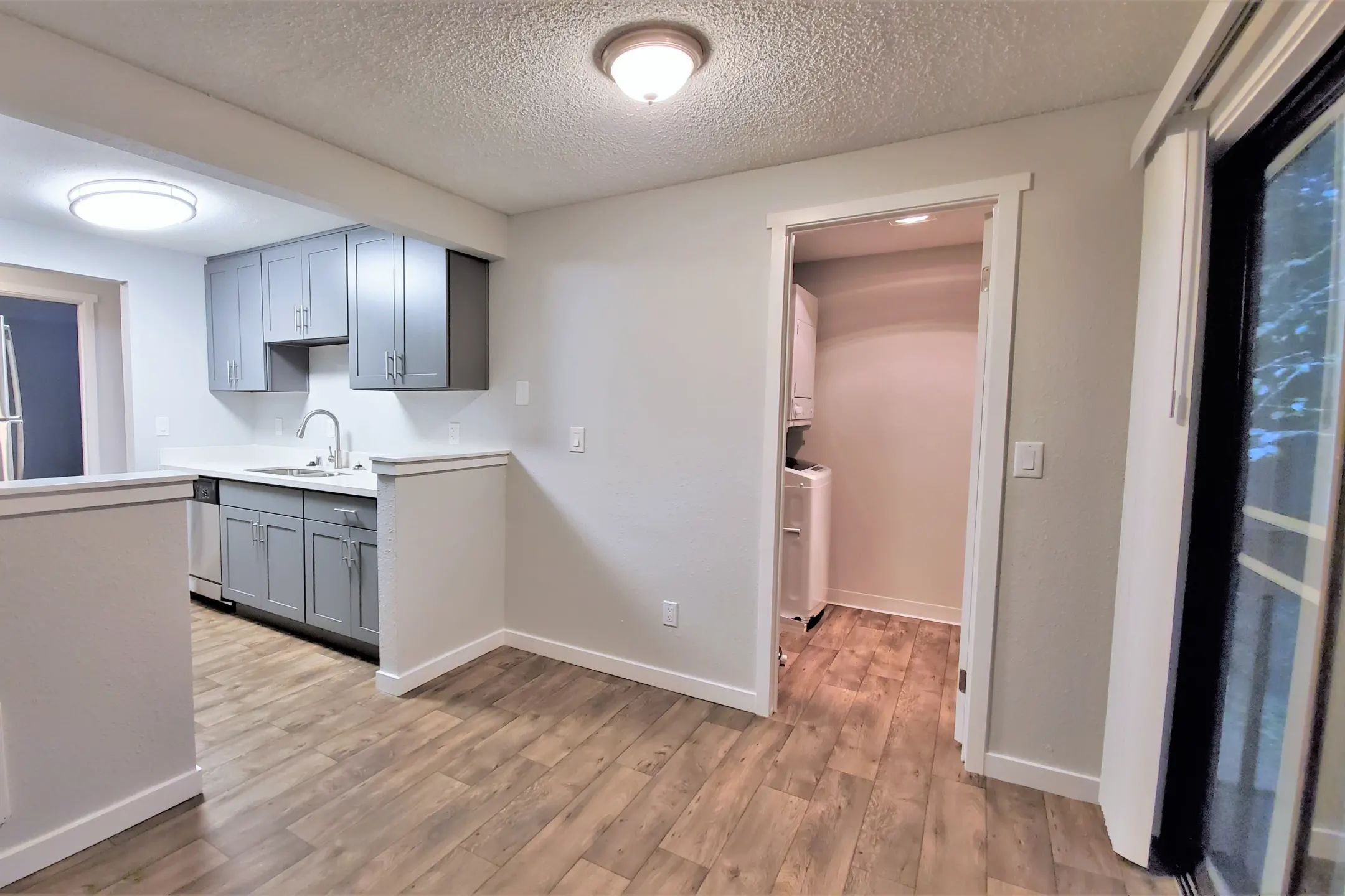 Panther Lake Apartments - Federal Way, WA 98003