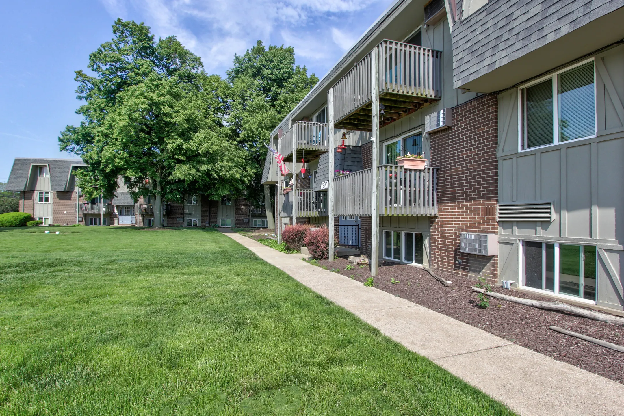 Windjammer Apartments - Sheffield Lake, OH 44054