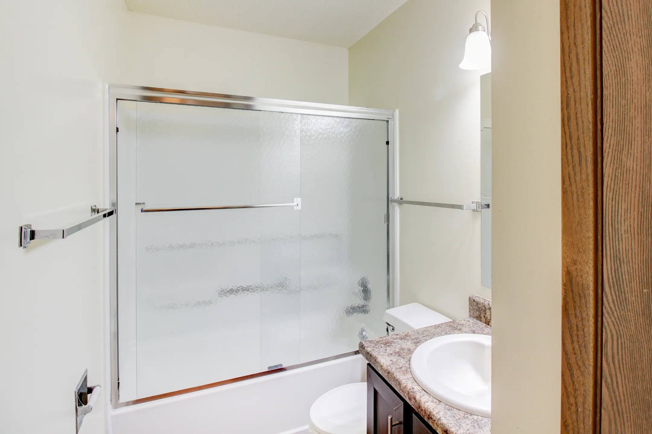 Bathroom - Sun Prairie Apartments - West Des Moines, IA
