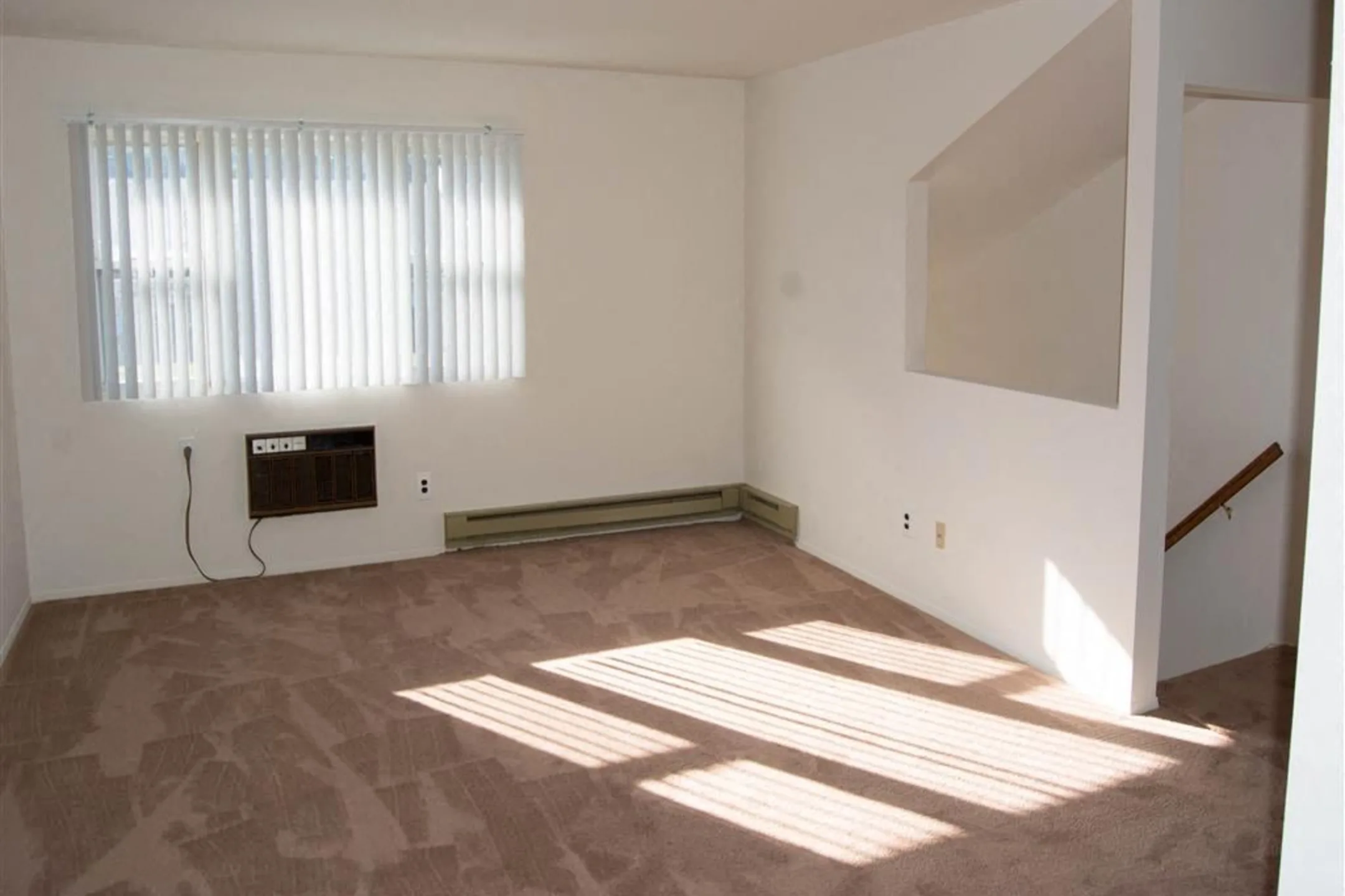 Brookwood at Oakdale Apartments Oakdale, NY 11769