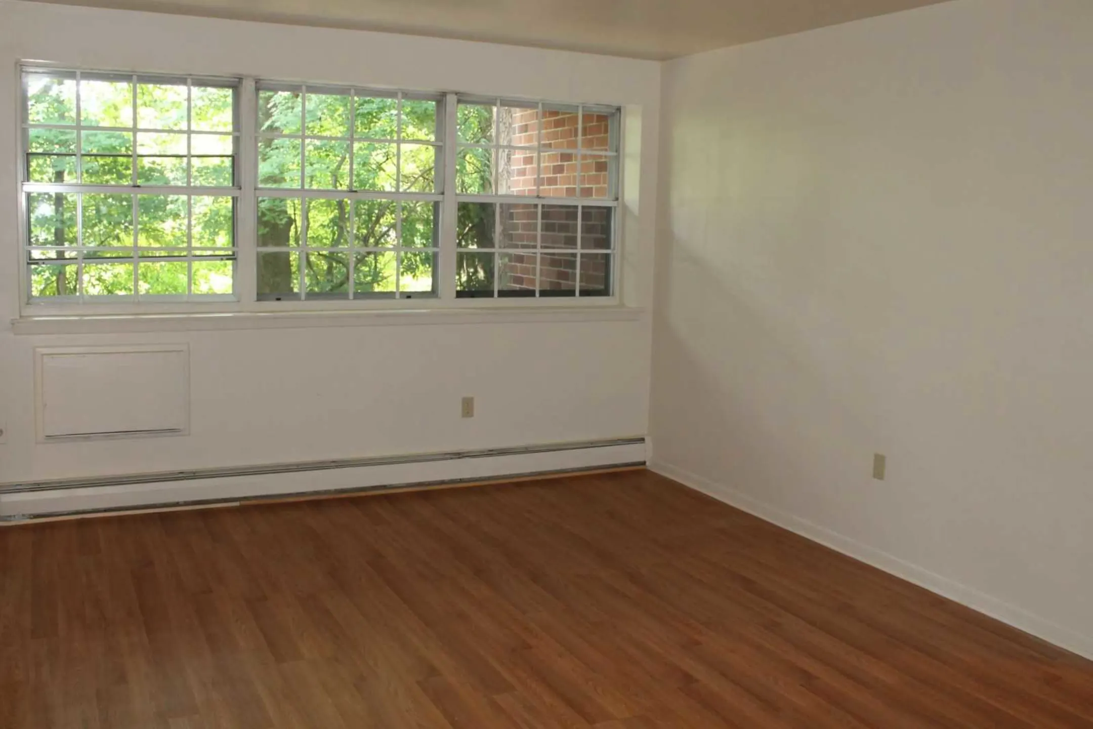 Elmwood Park Apartments - Bensalem, PA