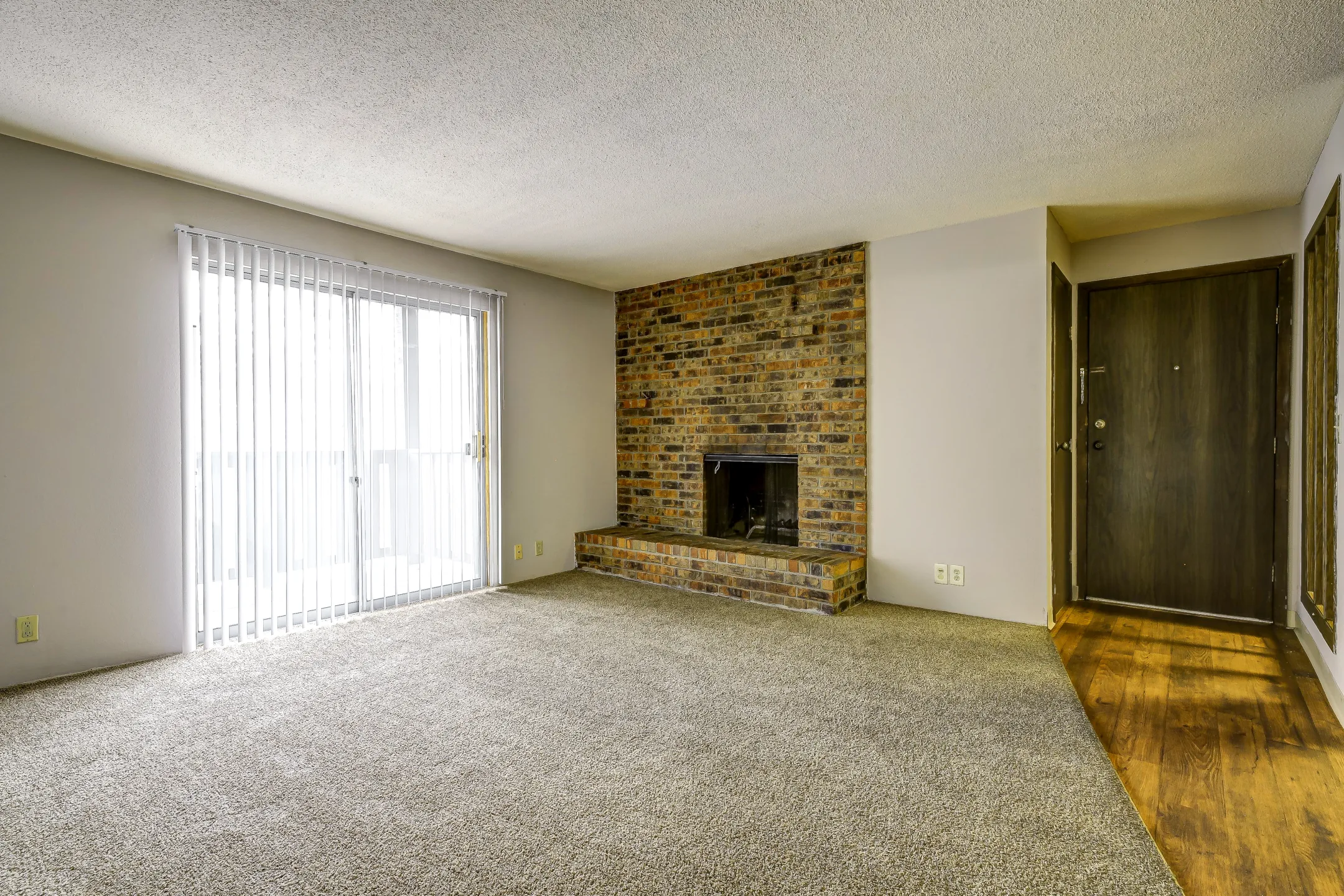 Living Room - Brickstone Apartments - Wichita, KS