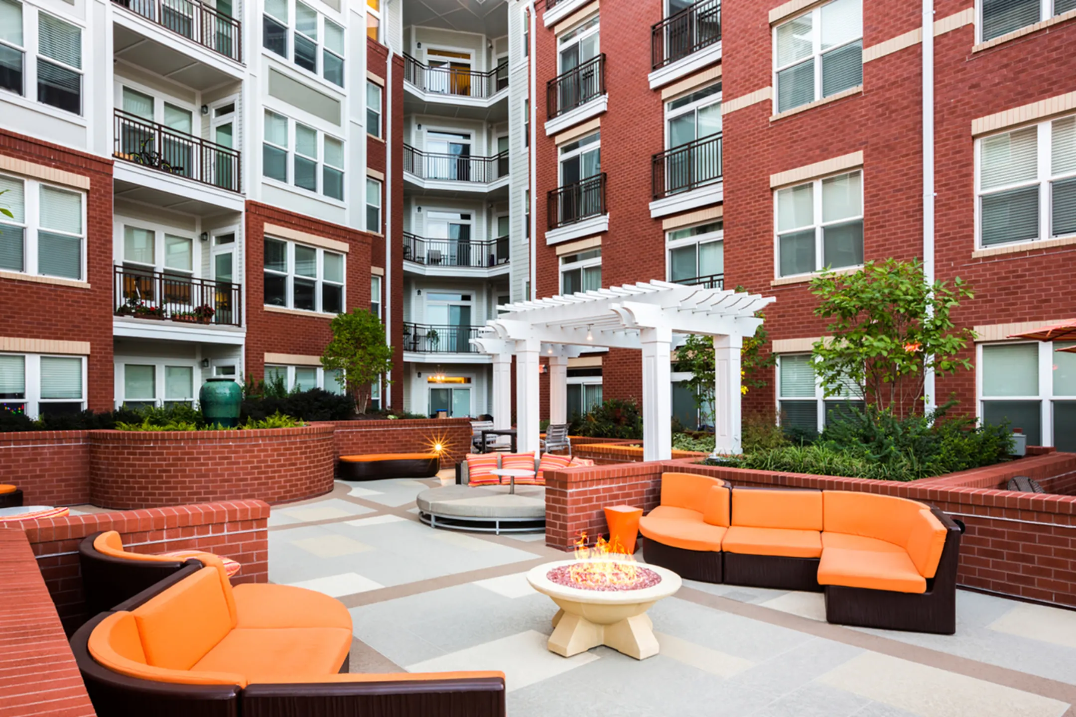 The Point at Dunn Loring Apartments - Vienna, VA 22180