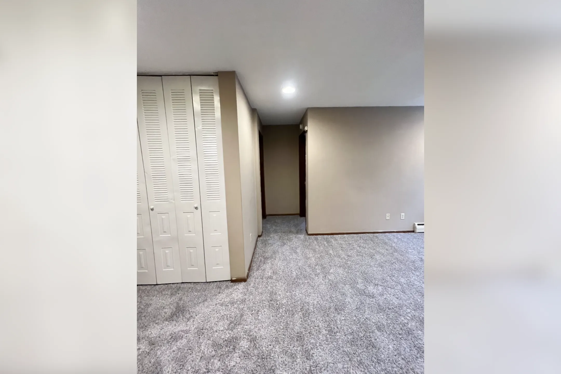 Bedroom - Pleasant Apartments - Minneapolis, MN