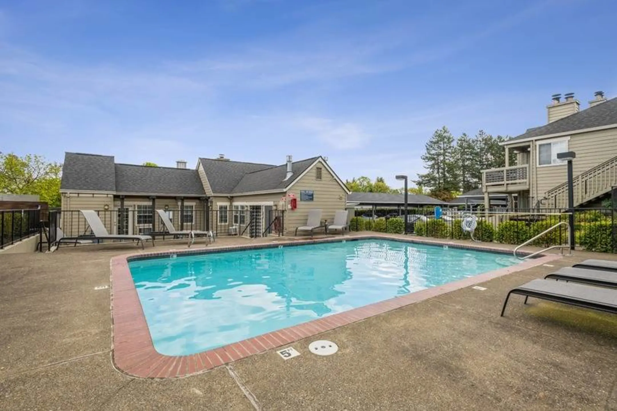 Pool - Arrive West Linn - West Linn, OR