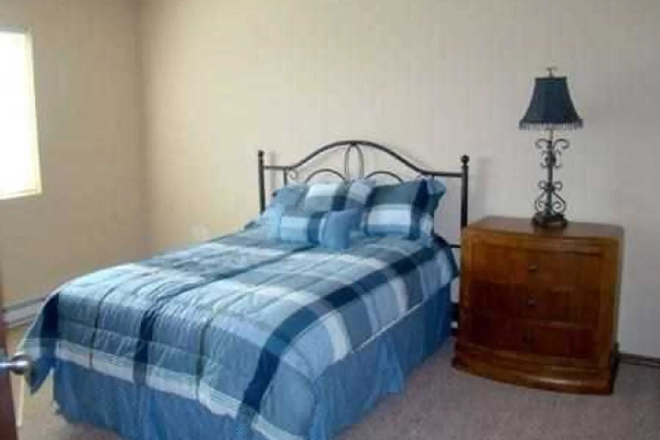 Bedroom - Mirada Manor Apartments - Sioux Falls, SD