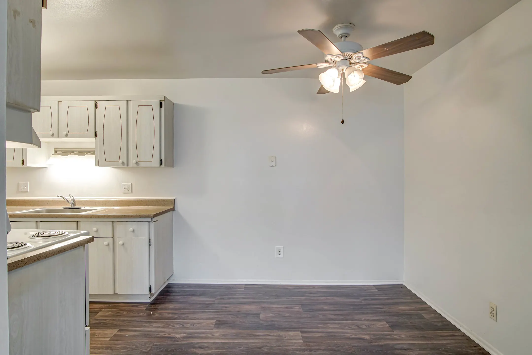 Outer Drive Manor 23935 Outer Dr Melvindale, MI Apartments for Rent