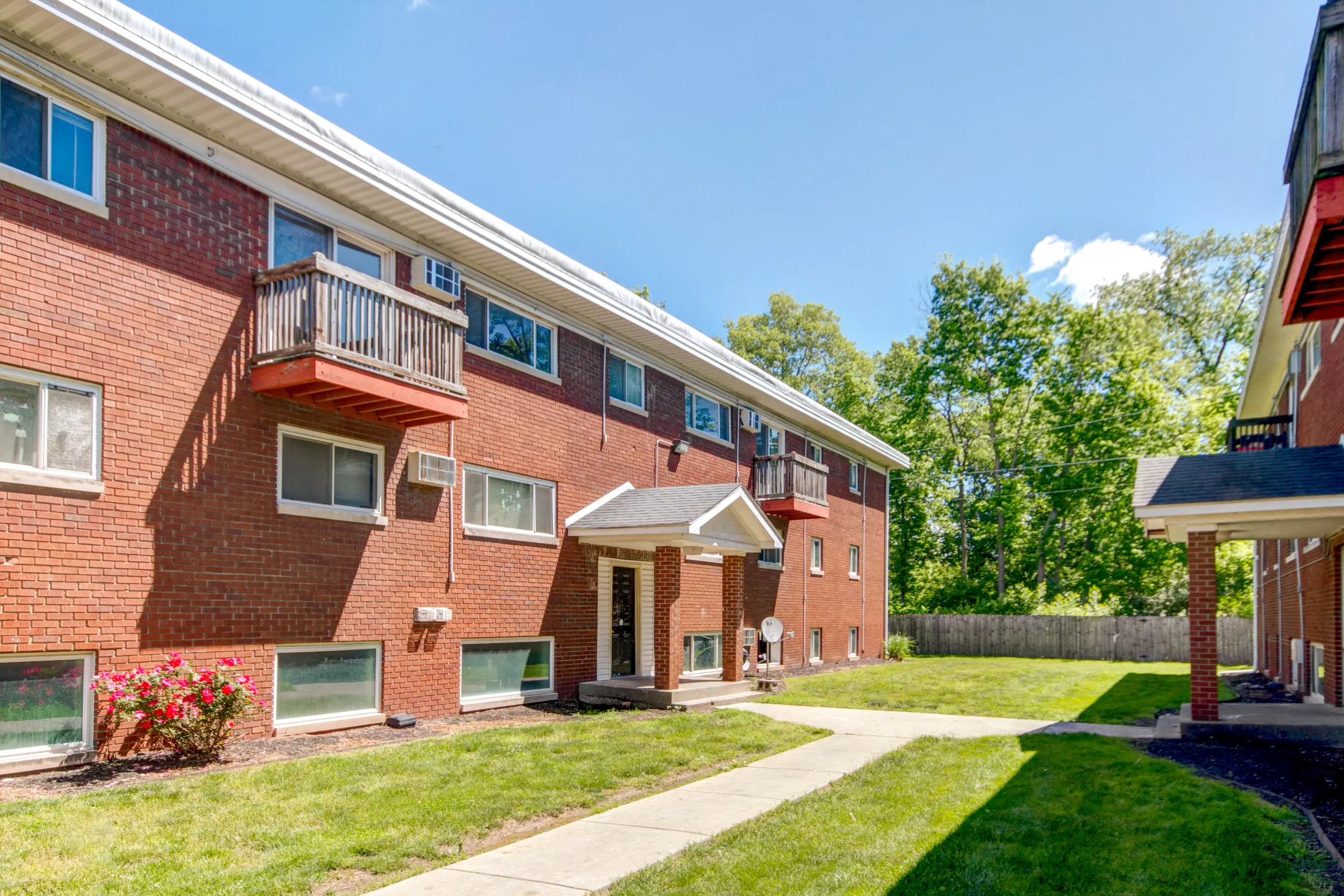 Maple Creek Village Apartments - Indianapolis, IN 46222