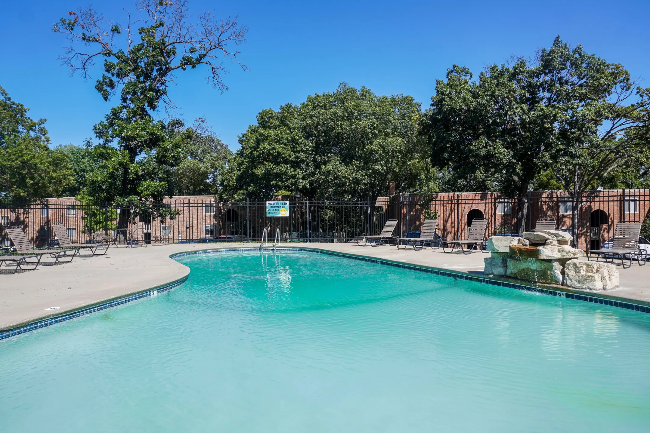 Pool - The Life at Legacy Fountains - Kansas City, MO