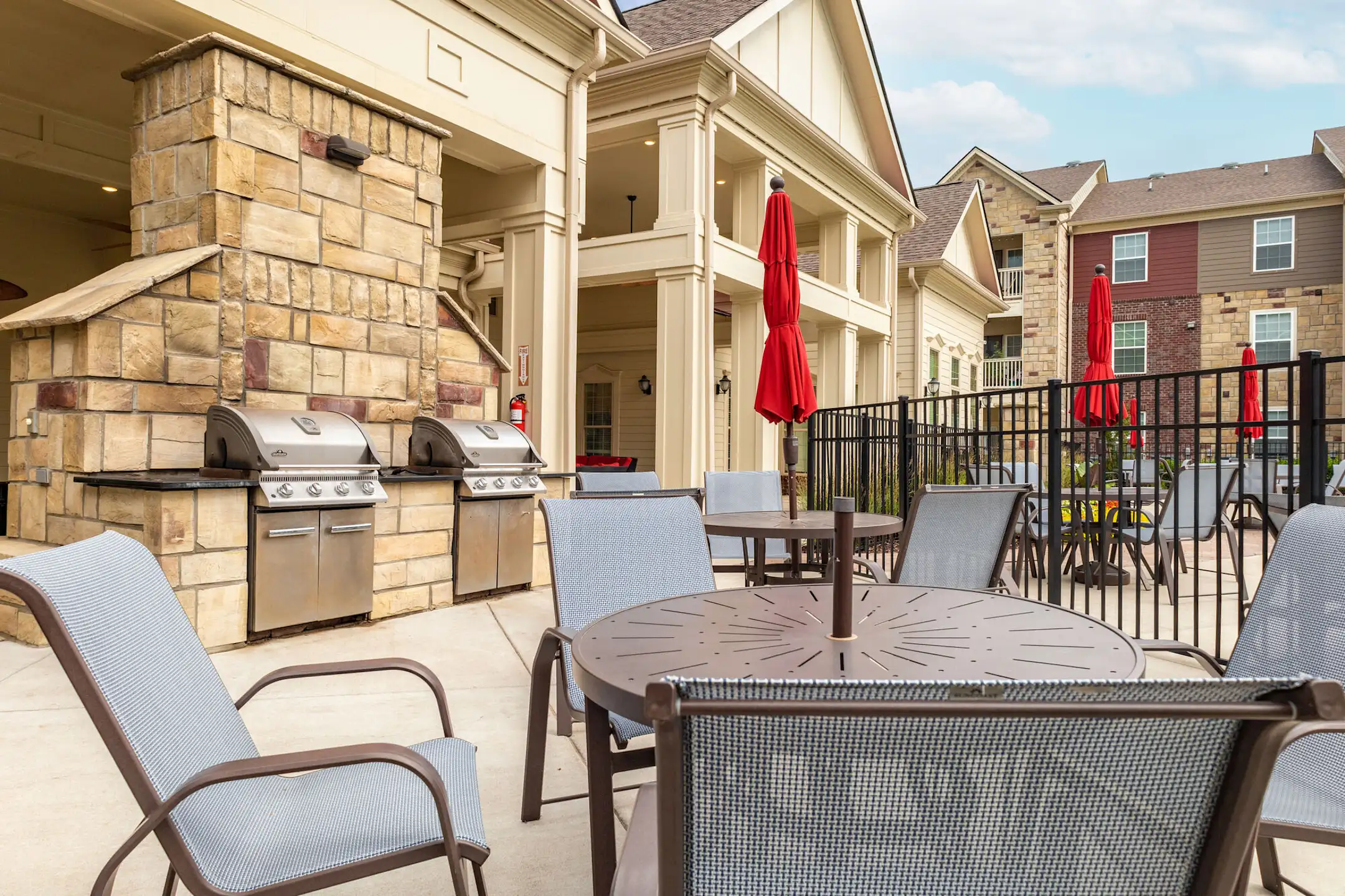 Revere At Spring Hill Apartments