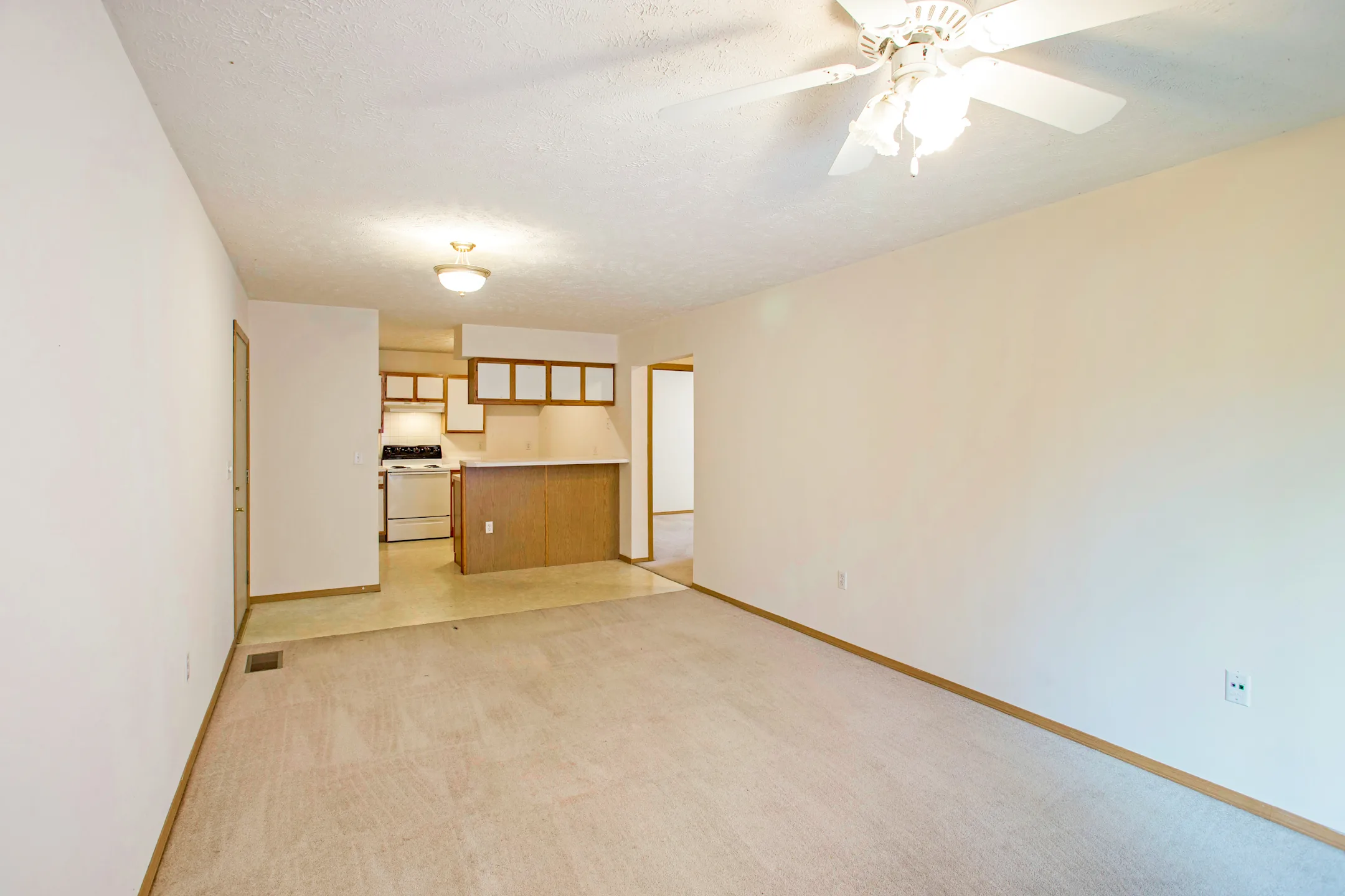 Southcreek Apartments 4318 S Timbercreek Ave Battlefield, MO for