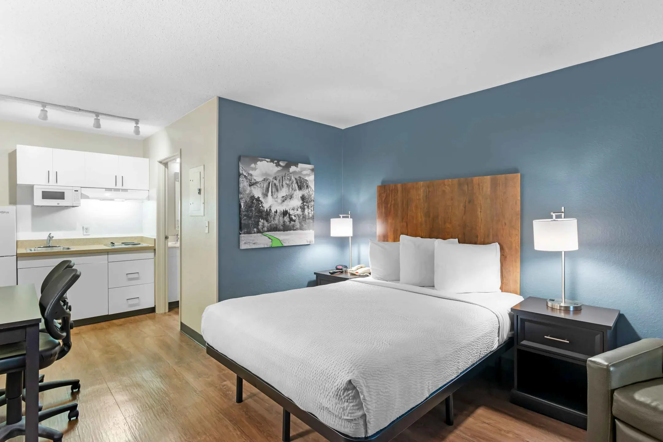 Bedroom - Furnished Studio - Miami - Airport - Blue Lagoon - Miami, FL