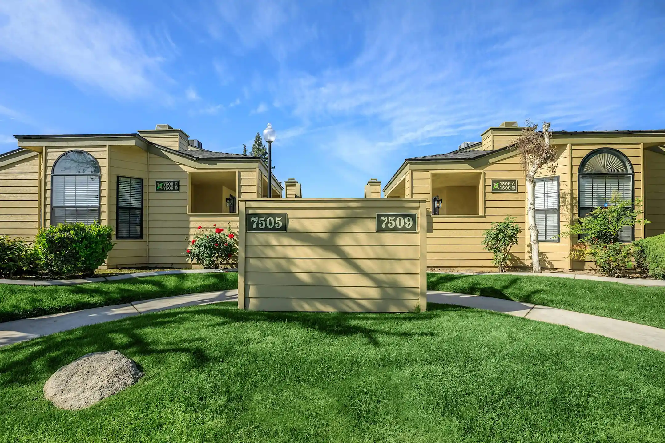 Building - LAURELWOOD WEST VILLAS - Bakersfield, CA