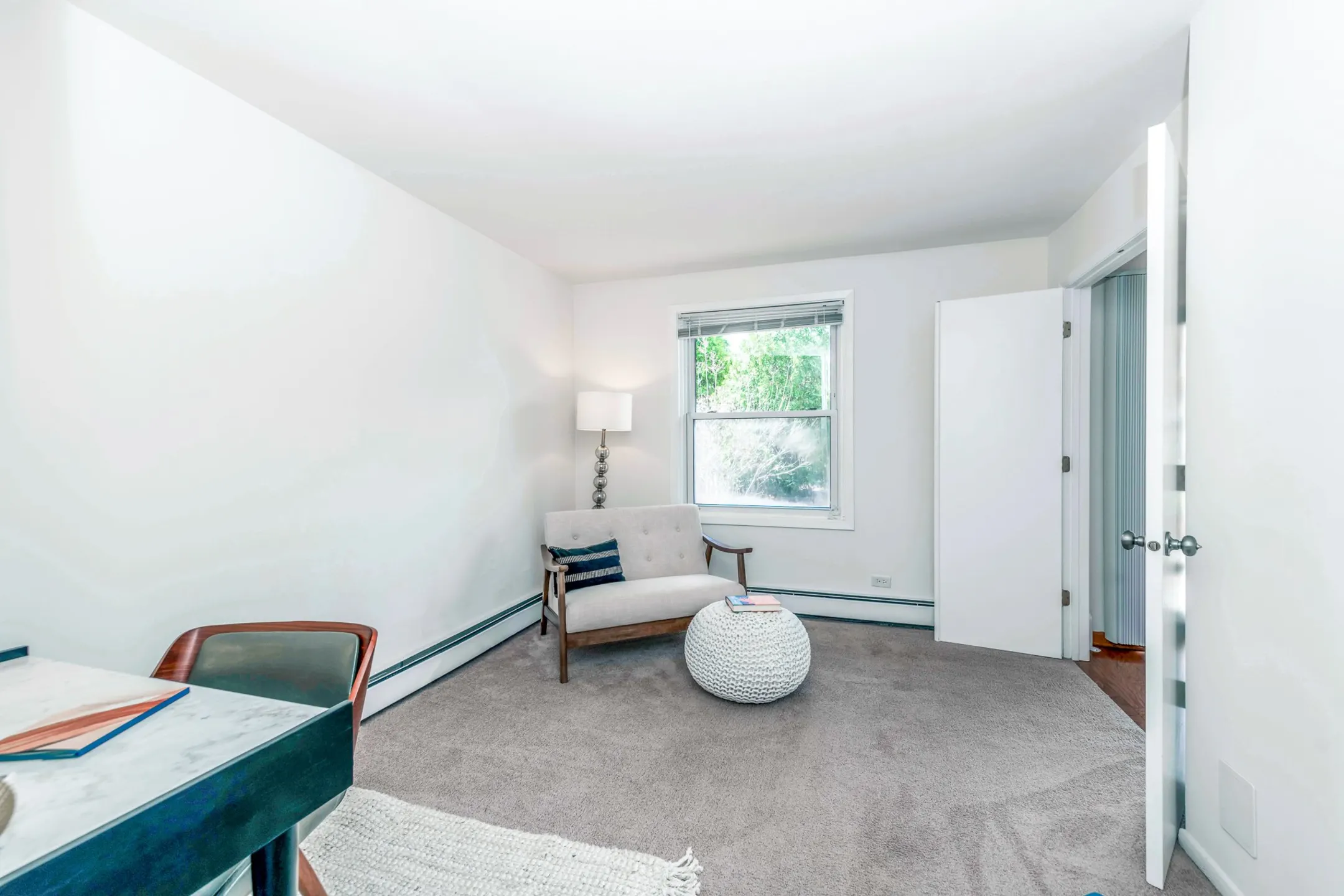 Barrington Lakes Apartments Hoffman Estates, IL 60169