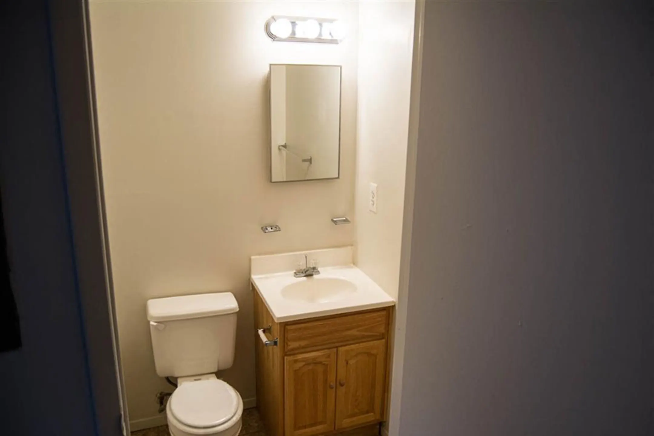 Bathroom - Brookwood At Ridge - Ridge, NY