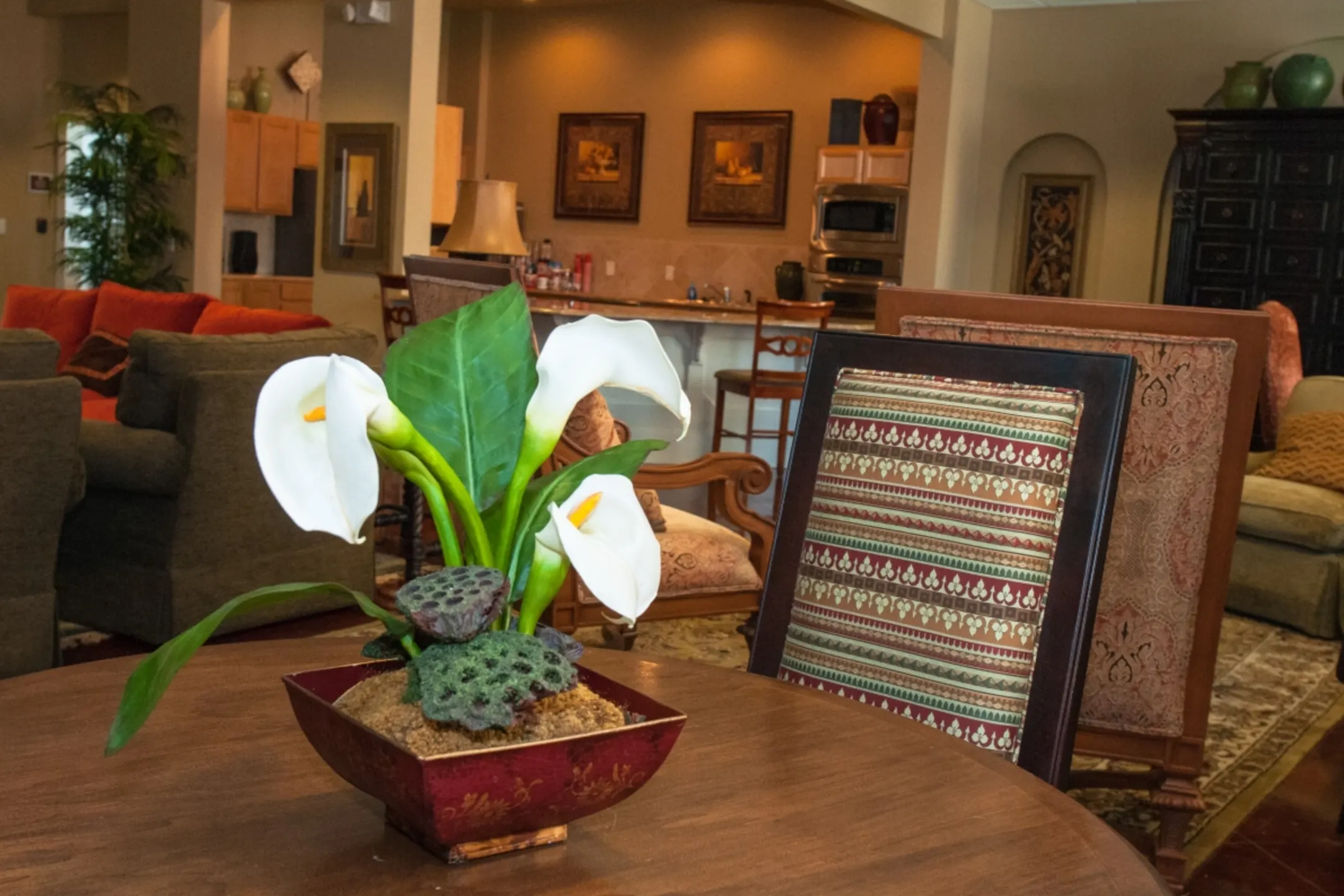 Living Room - Southgate Towers - Baton Rouge, LA