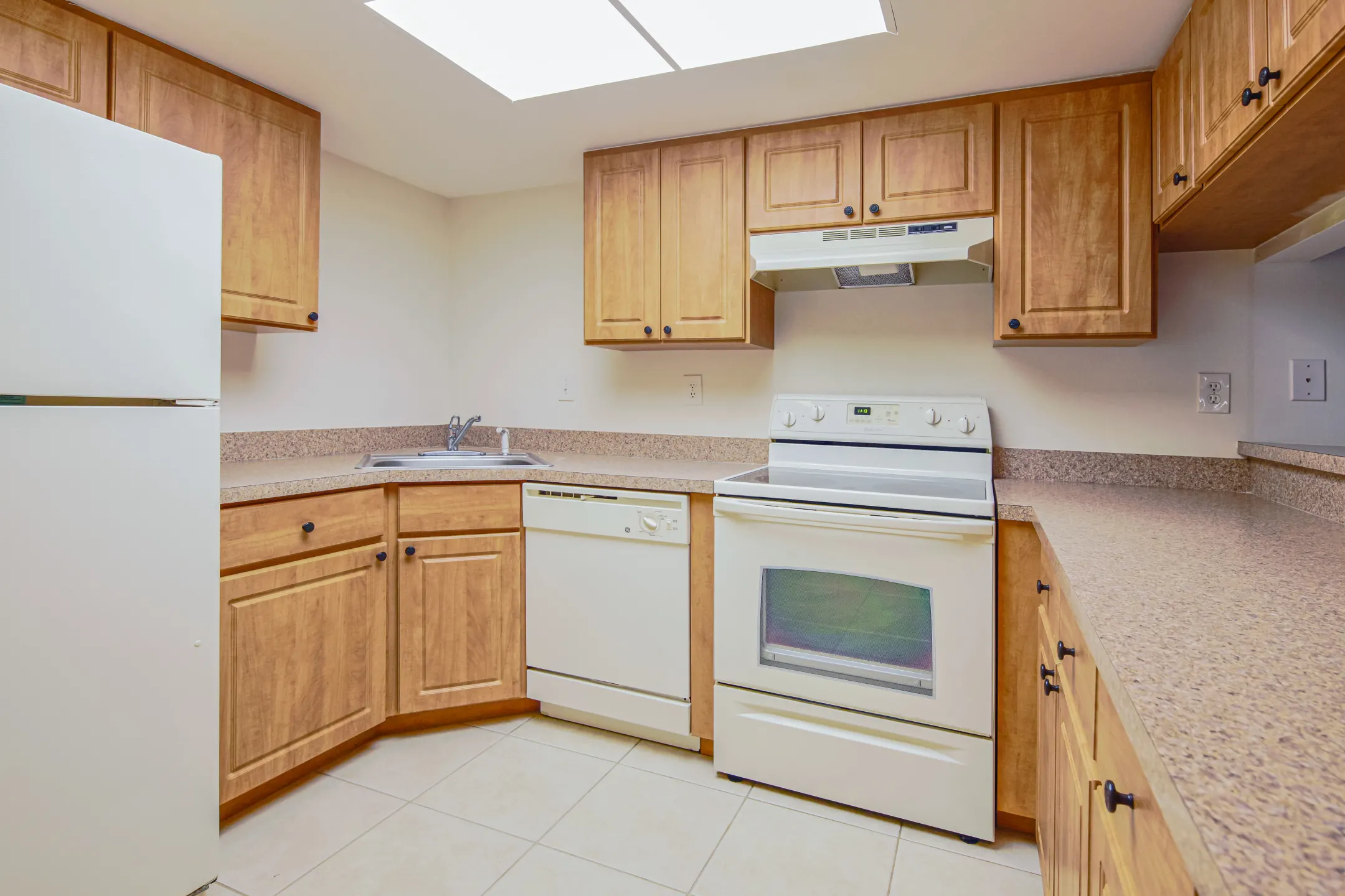 Country Gardens Apartments - Palm Bay, FL 32905