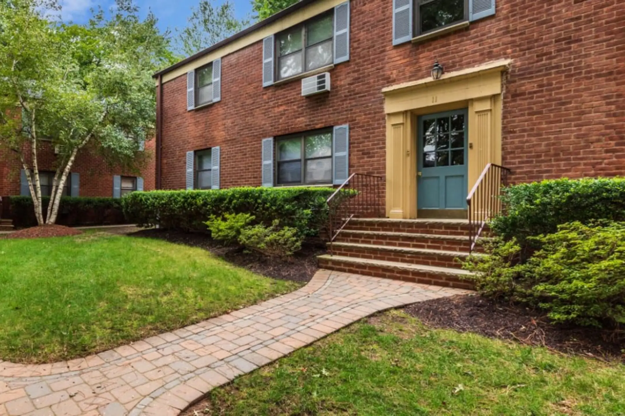 Continental Gardens Apartments River Edge, NJ 07661