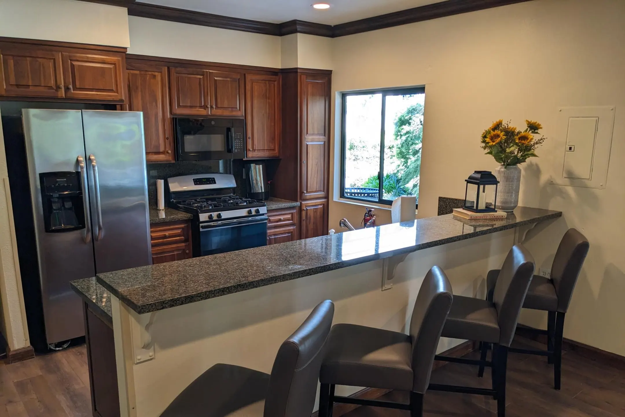 Drake Manor 200 Drake St Pomona, CA Apartments for Rent Rent.