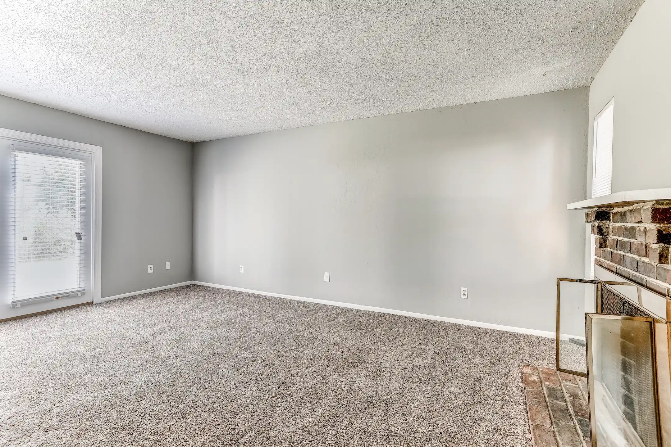 Living Room - Willow Creek Apartments - Bowling Green, KY