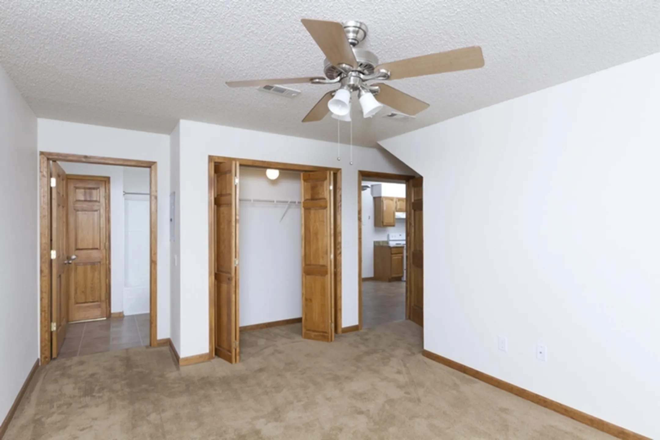 Polo Club Apartments & Townhomes - Springfield, MO