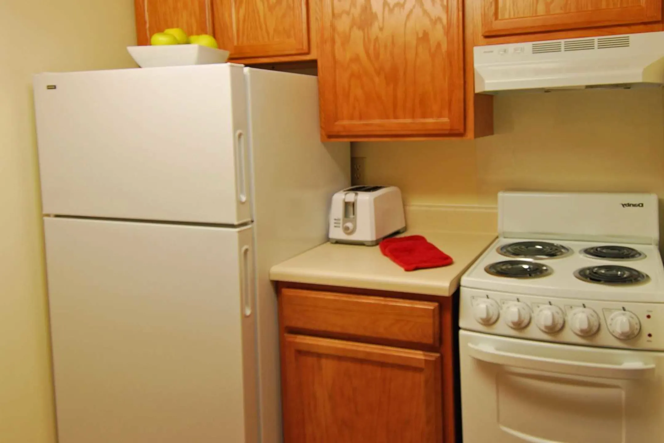 Kitchen - Evergreen Terrace Apartments (ETSU/JCMC) - Johnson City, TN