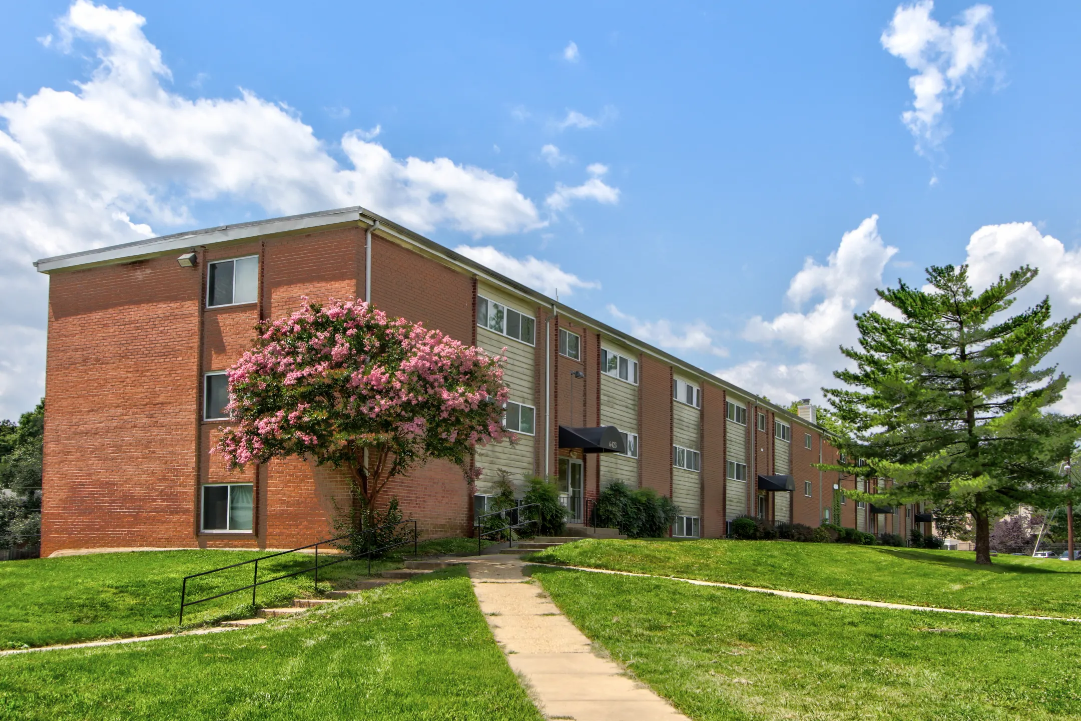 Building - Avenue Apartments - District Heights, MD