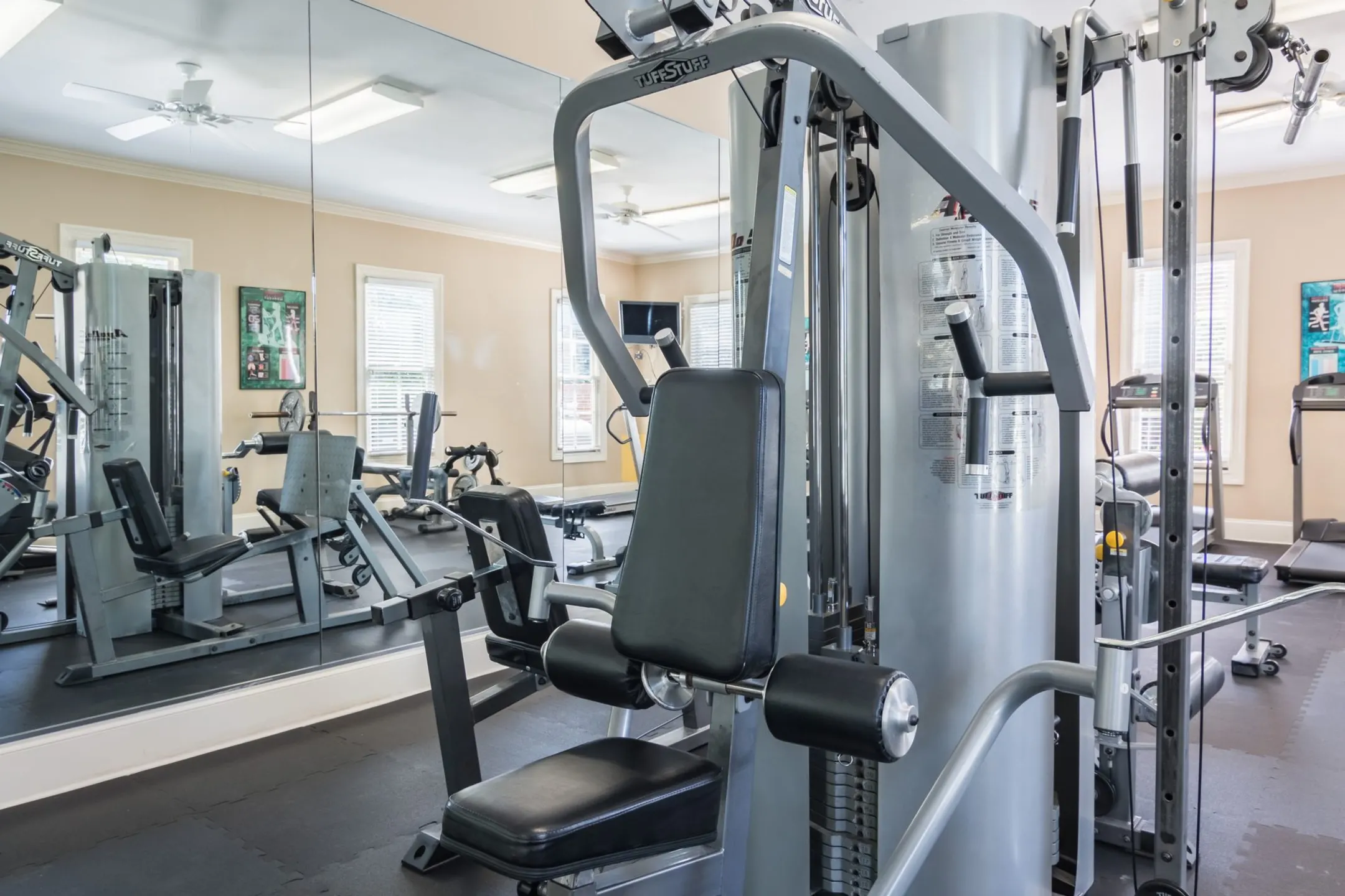 Fitness Weight Room - Ultris-Island Park Apartments - Shreveport, LA