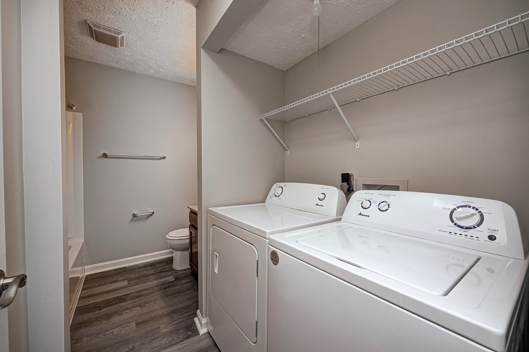 Bathroom - Ivy Knoll - Indianapolis, IN
