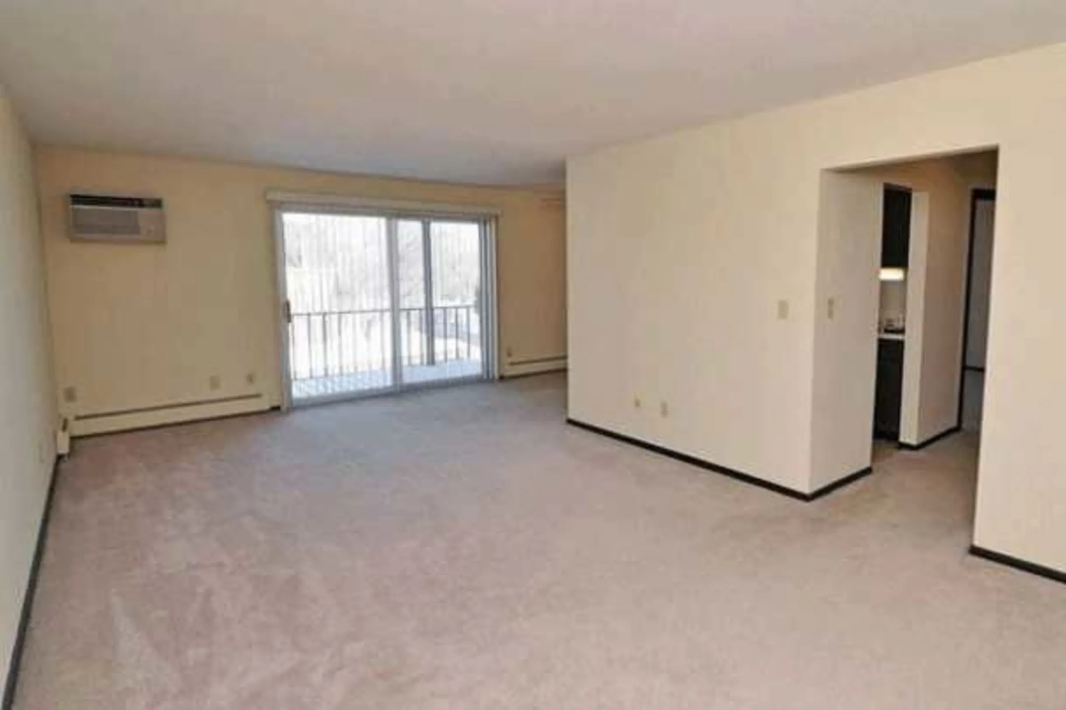 Living Room - Wentworth Apartments - Saint Paul, MN