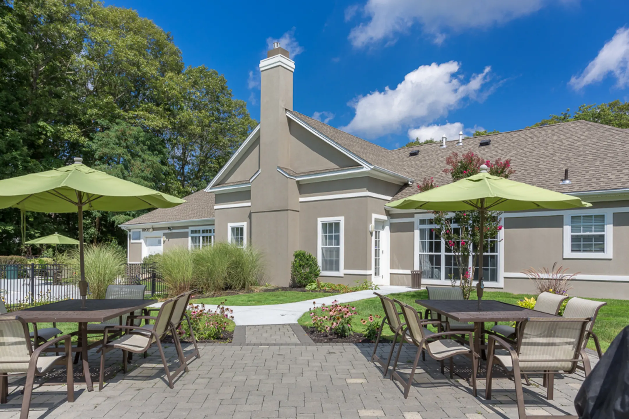 Stonegate Apartments 100 Stonegate Way Middle Island, NY Apartments