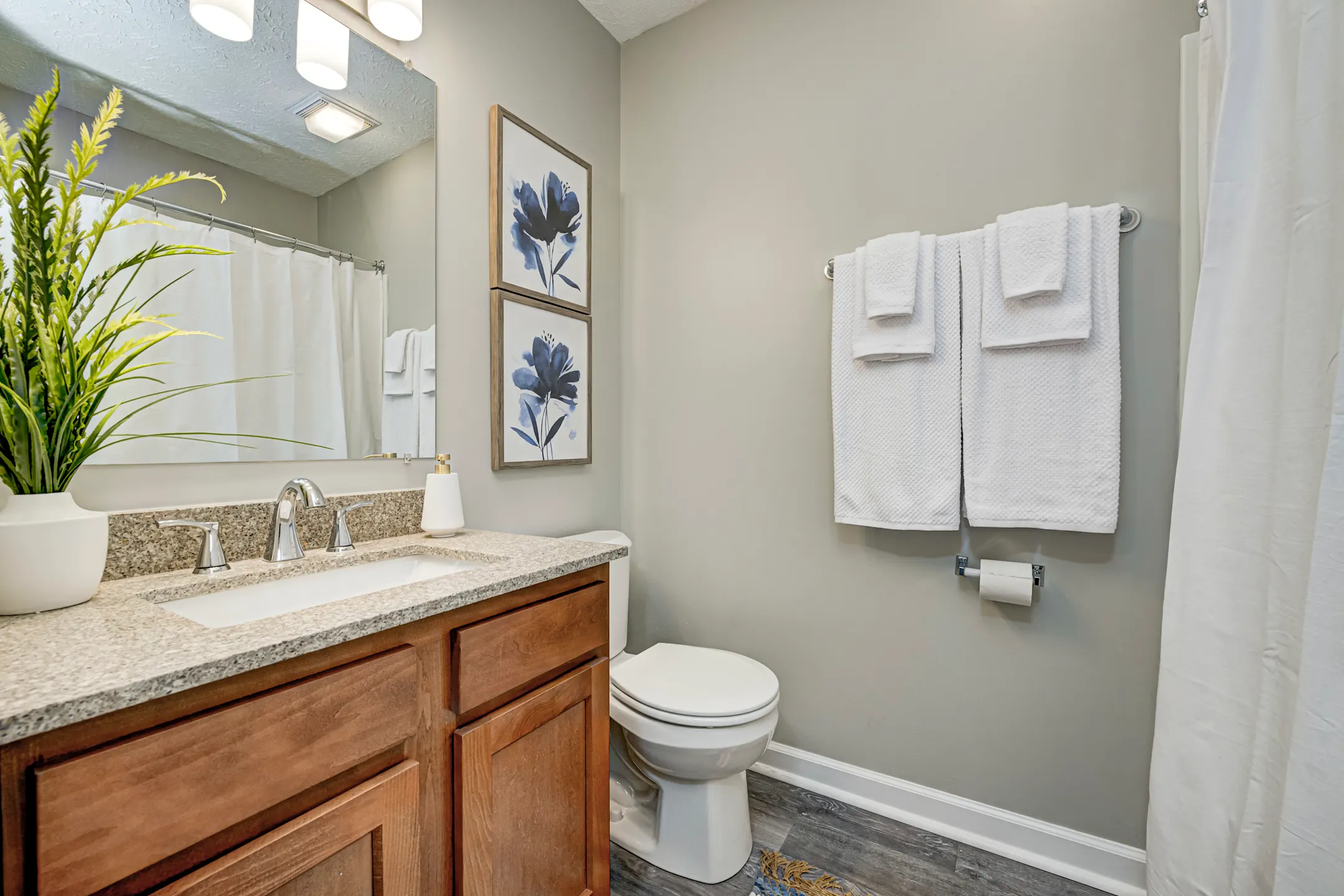 Bathroom - Ivy Knoll - Indianapolis, IN