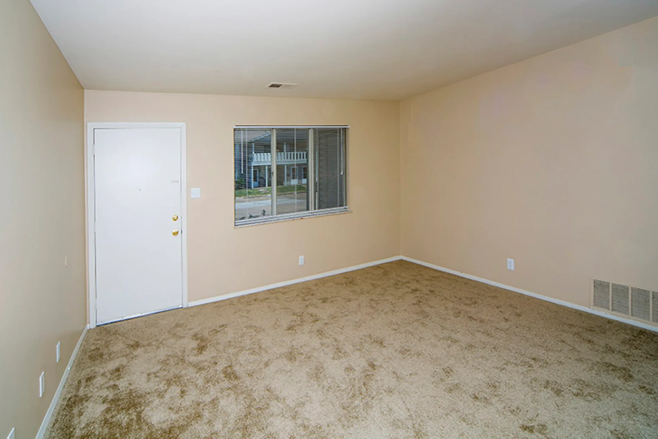 Living Room - North Park Apartments of Evansville - Evansville, IN