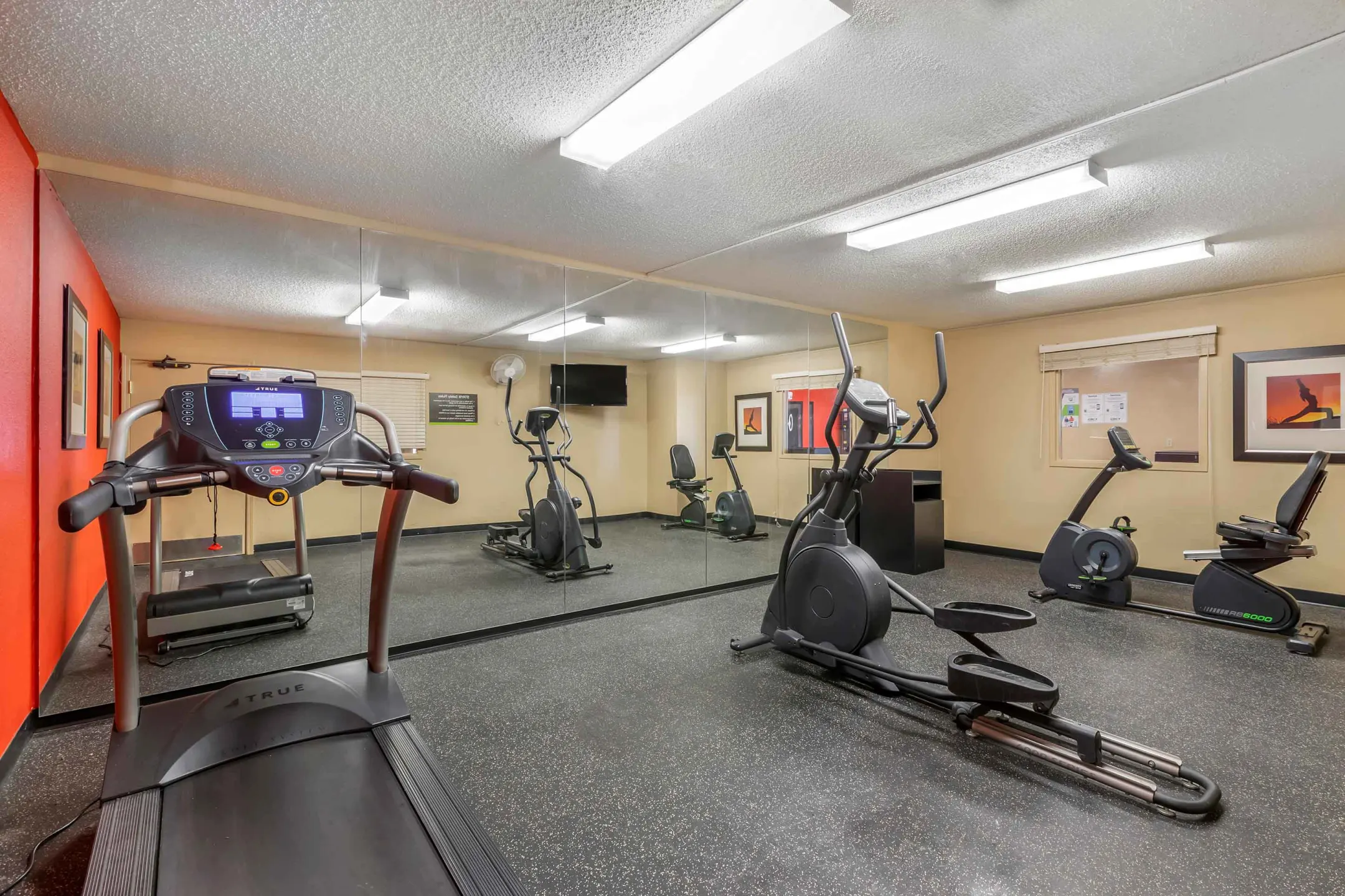 Fitness Weight Room - Furnished Studio - Des Moines - West Des Moines - West Des Moines, IA