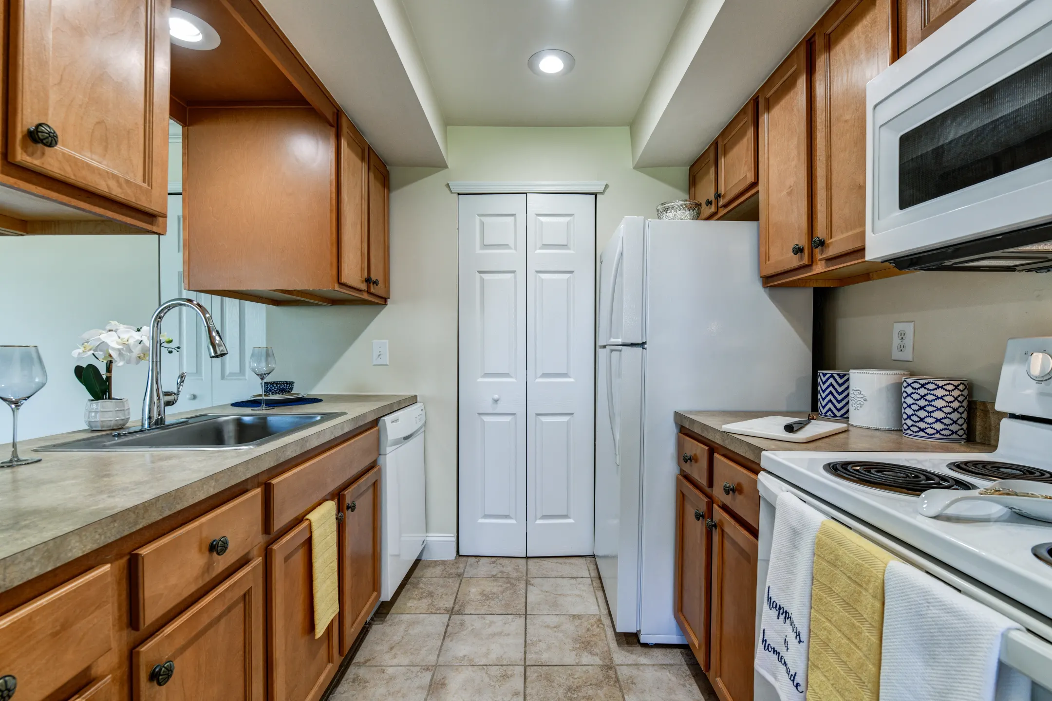 Kitchen - Townline Townhomes - Blue Bell, PA