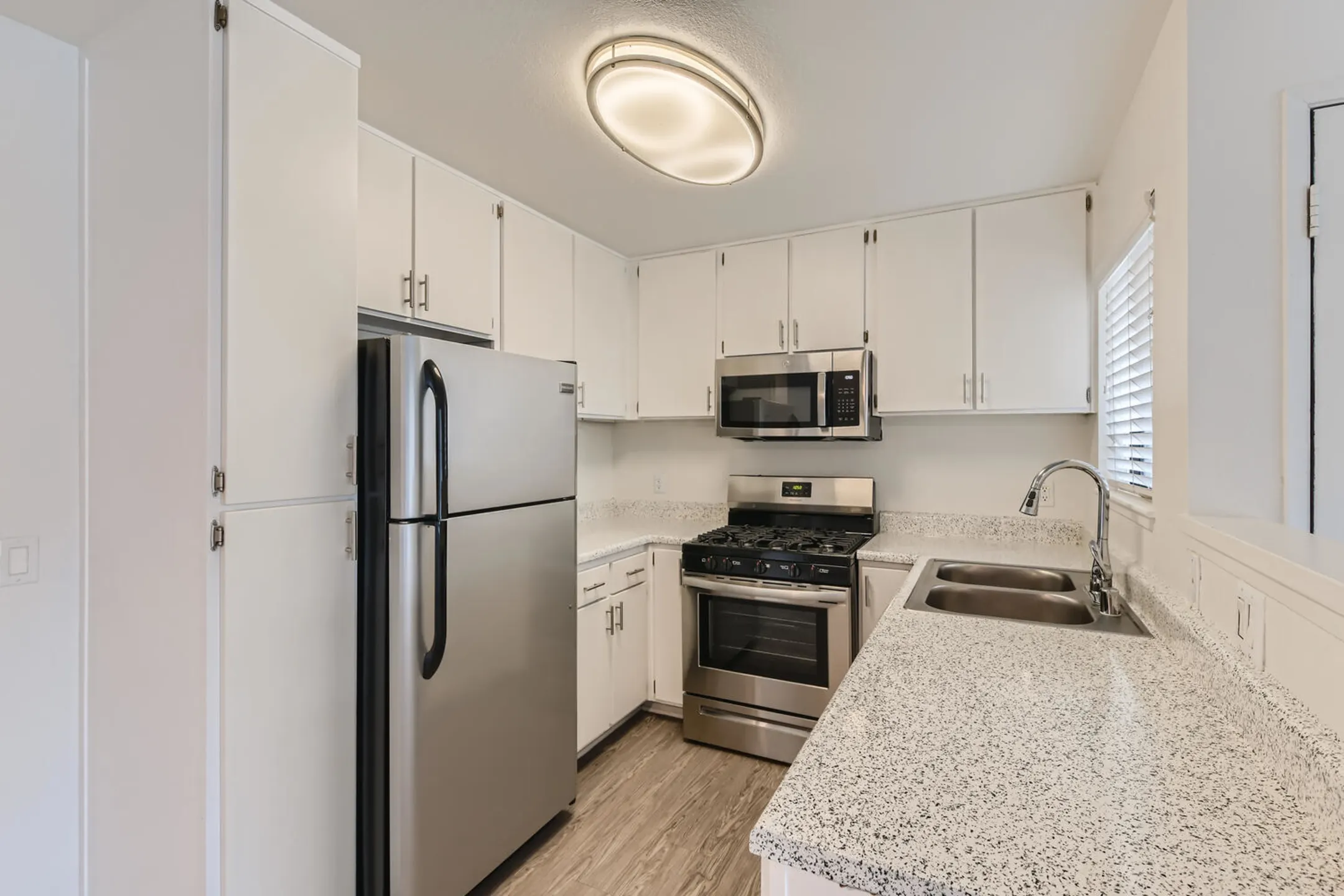 Woodmere Apartments 910 W Phillips St Ontario, CA Apartments for