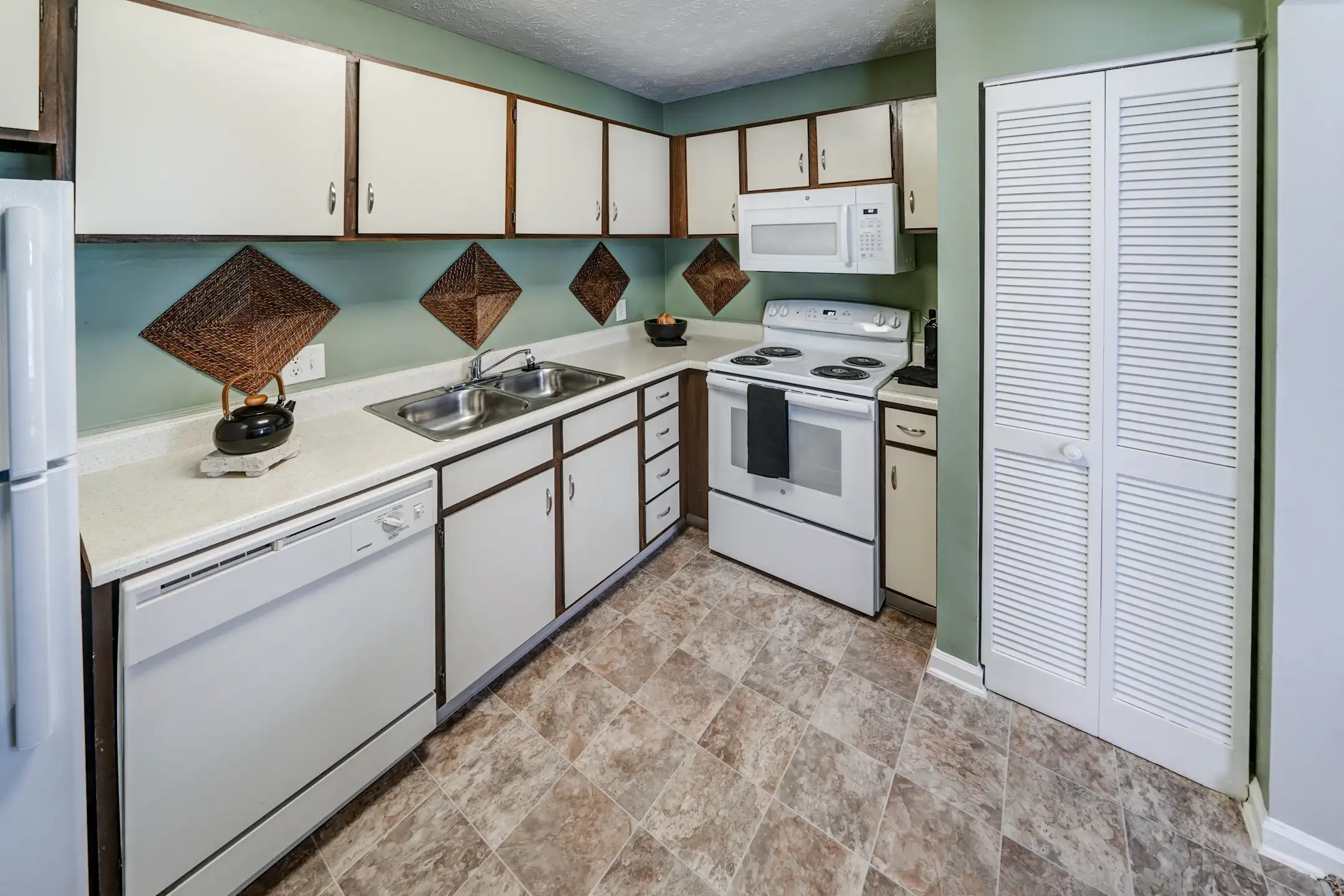 Rent Apartment Carlton