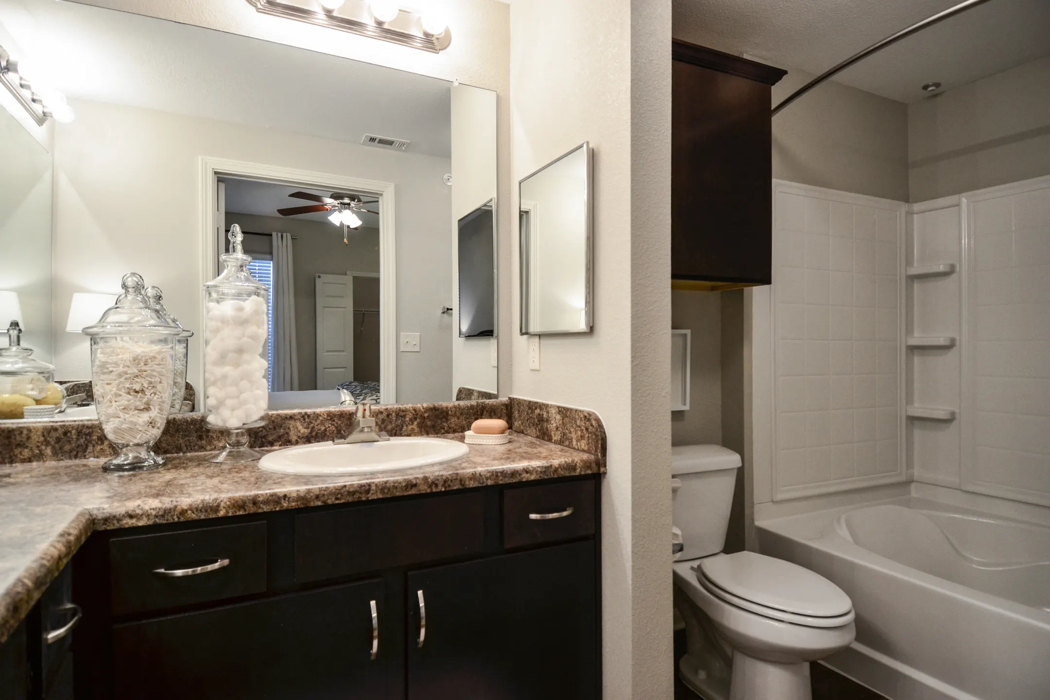 Bathroom - RiverScape Apartment Homes - Shreveport, LA