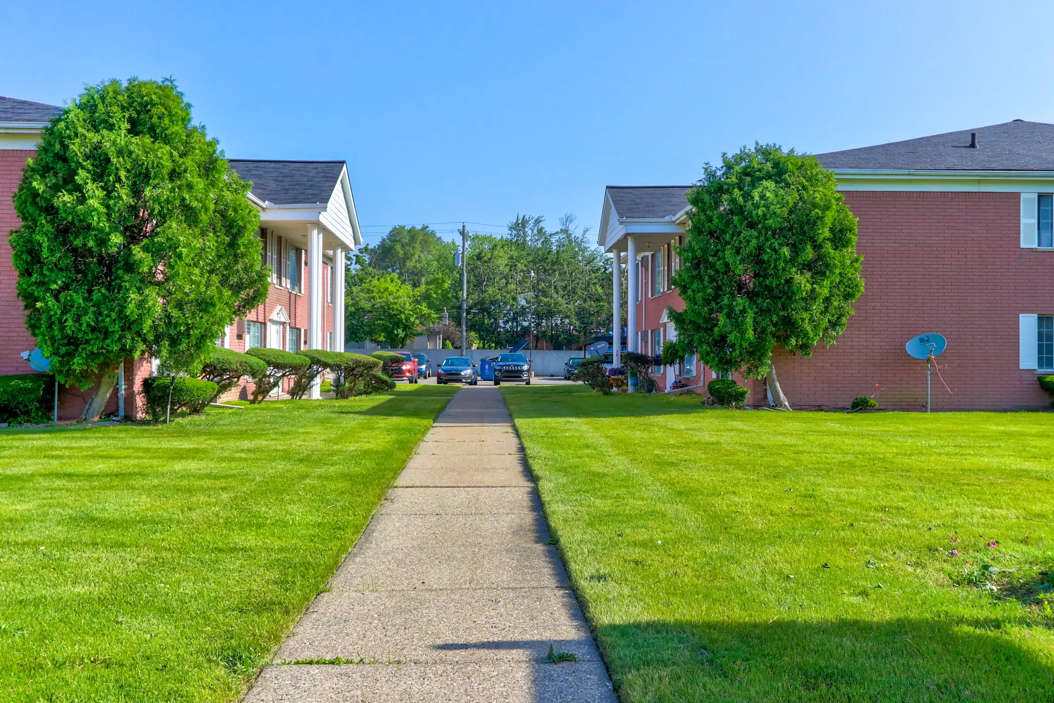 Centerline Plaza Apartments Center Line, MI 48015