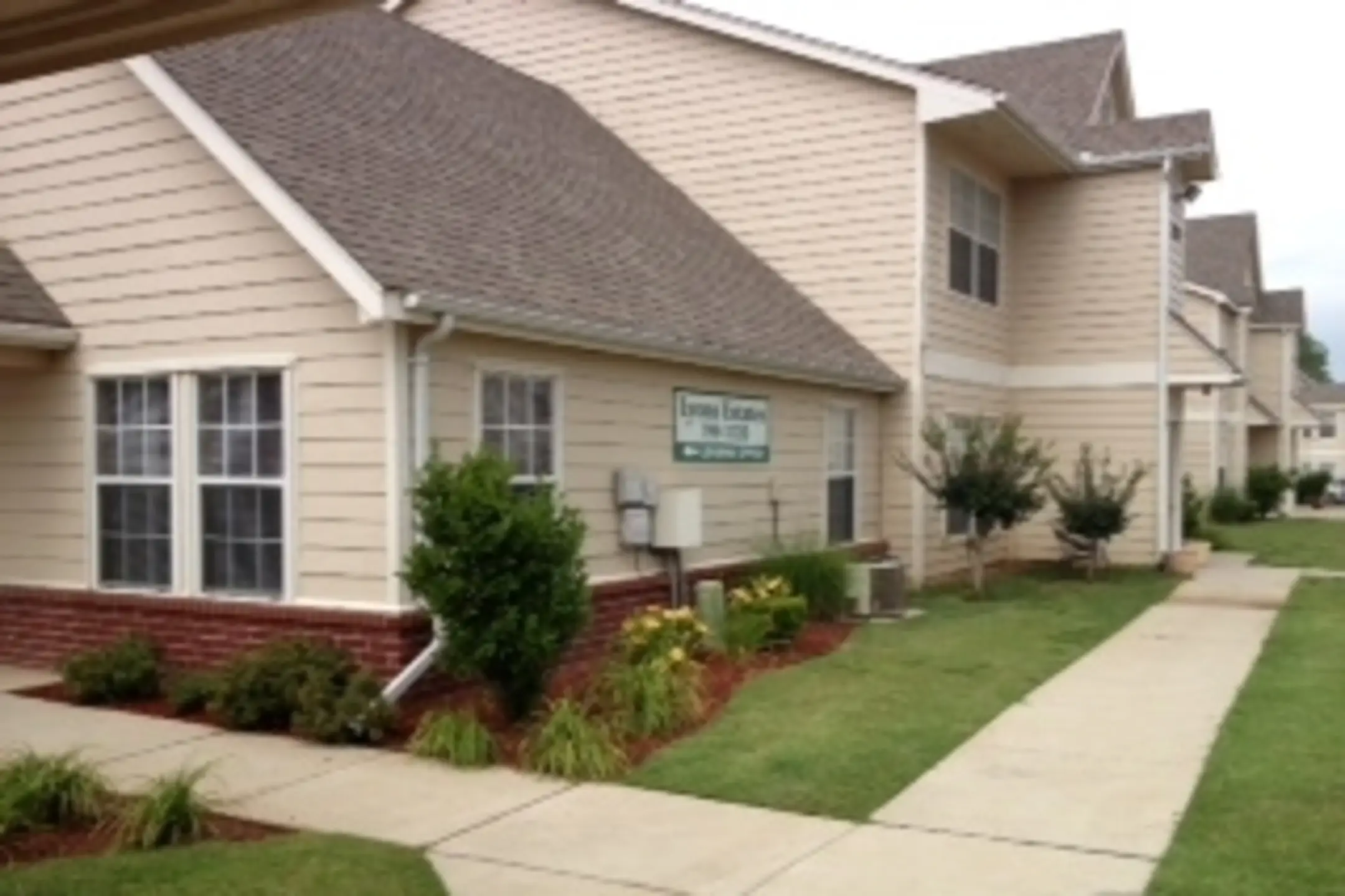 Lyons Estates Apartments Moore, OK 73160