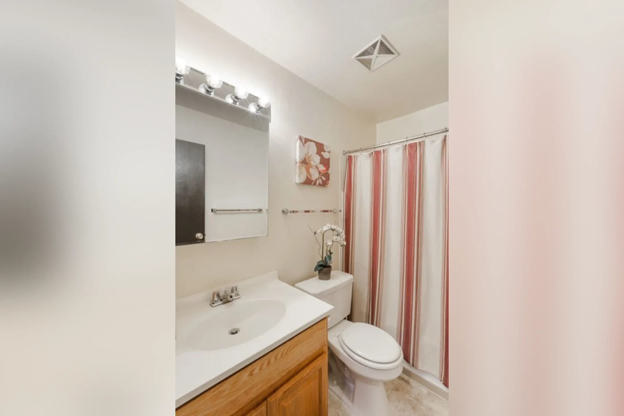Bathroom - Aspenleaf Apartments - Fort Collins, CO