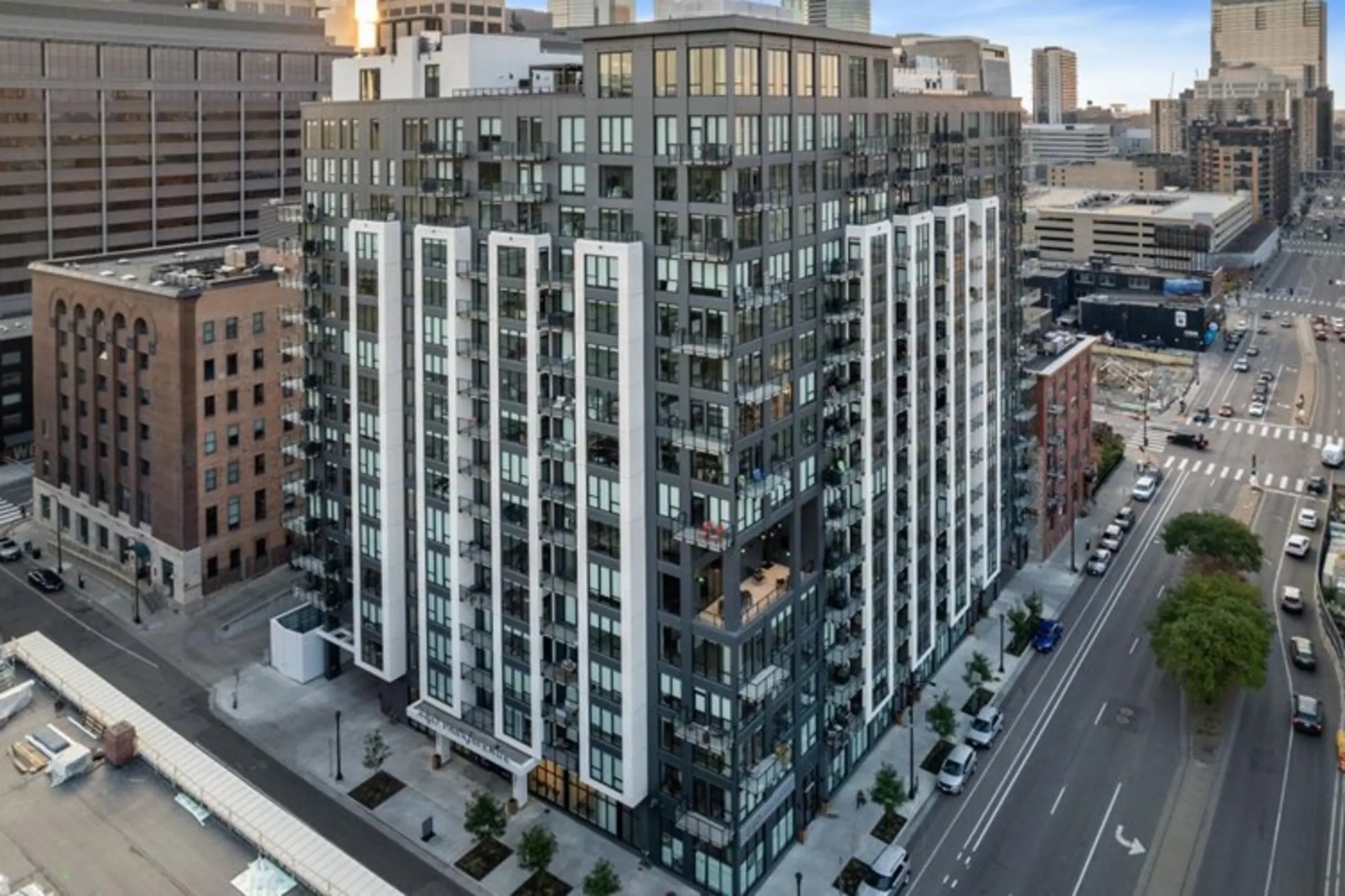 240 Park Avenue Apartments Minneapolis, MN 55401