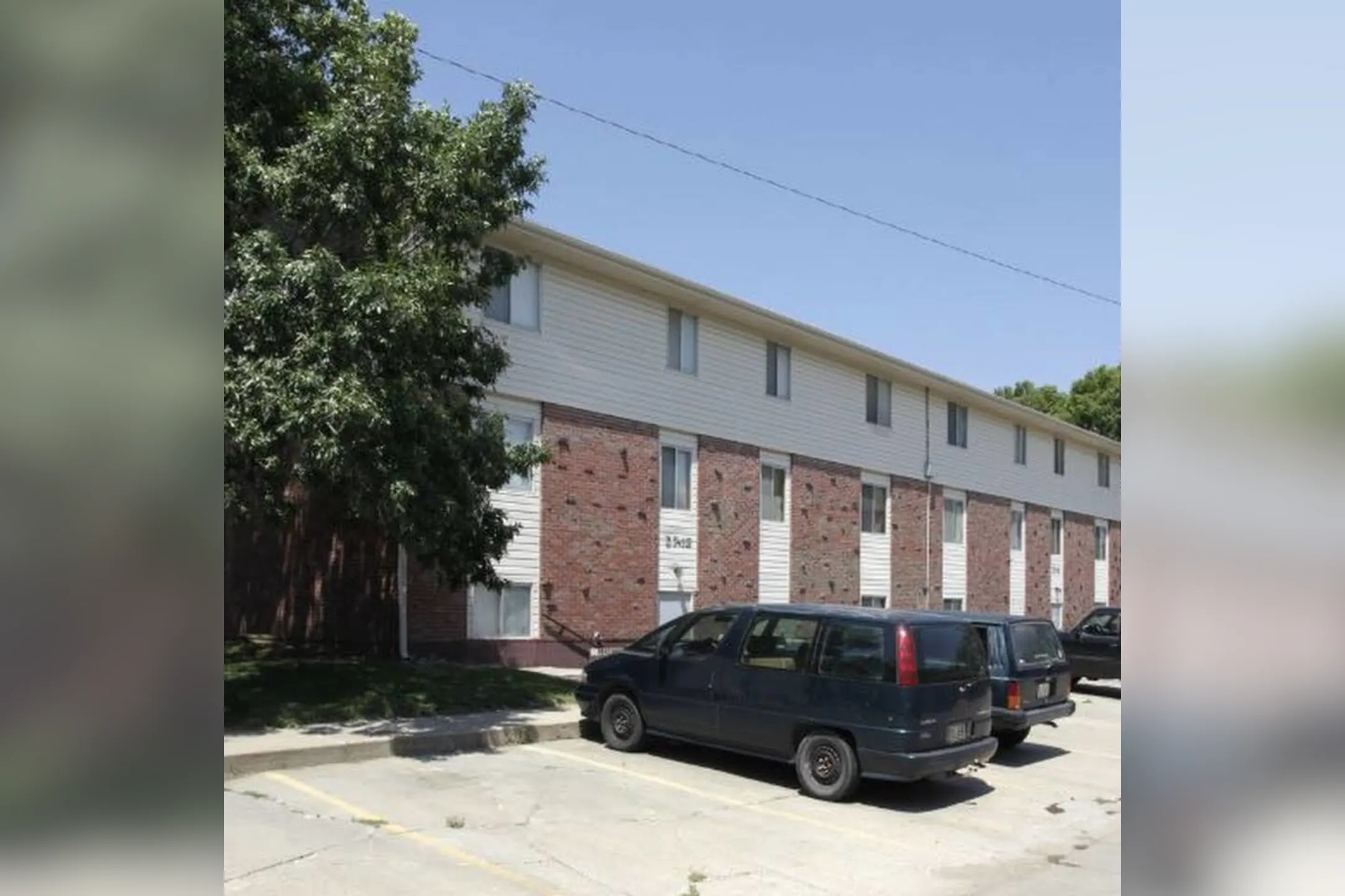 Nottingham Court 2015 Avenue B Plattsmouth, NE Apartments for Rent
