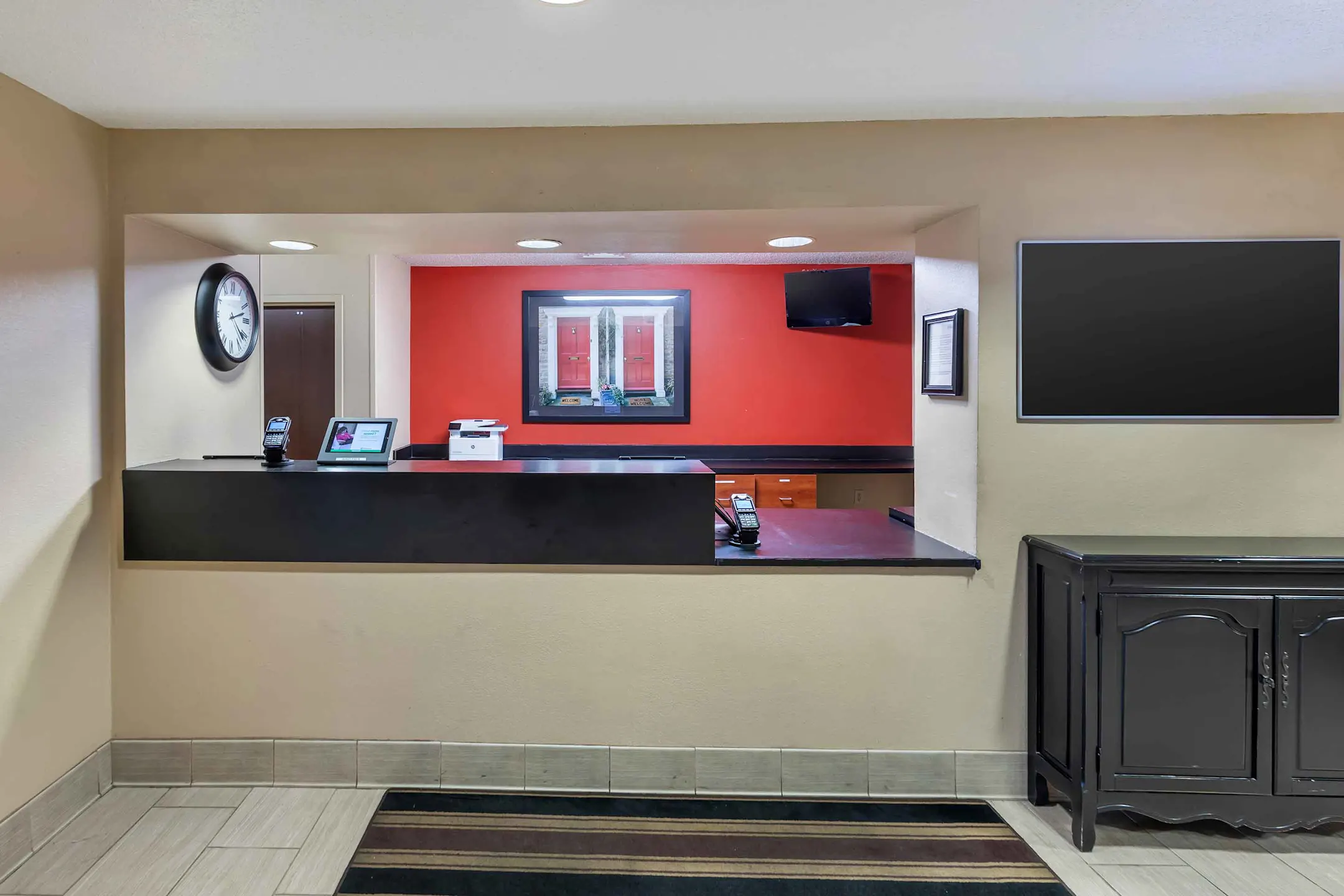 Furnished Studio Milwaukee Wauwatosa Apartments Wauwatosa, WI 53226