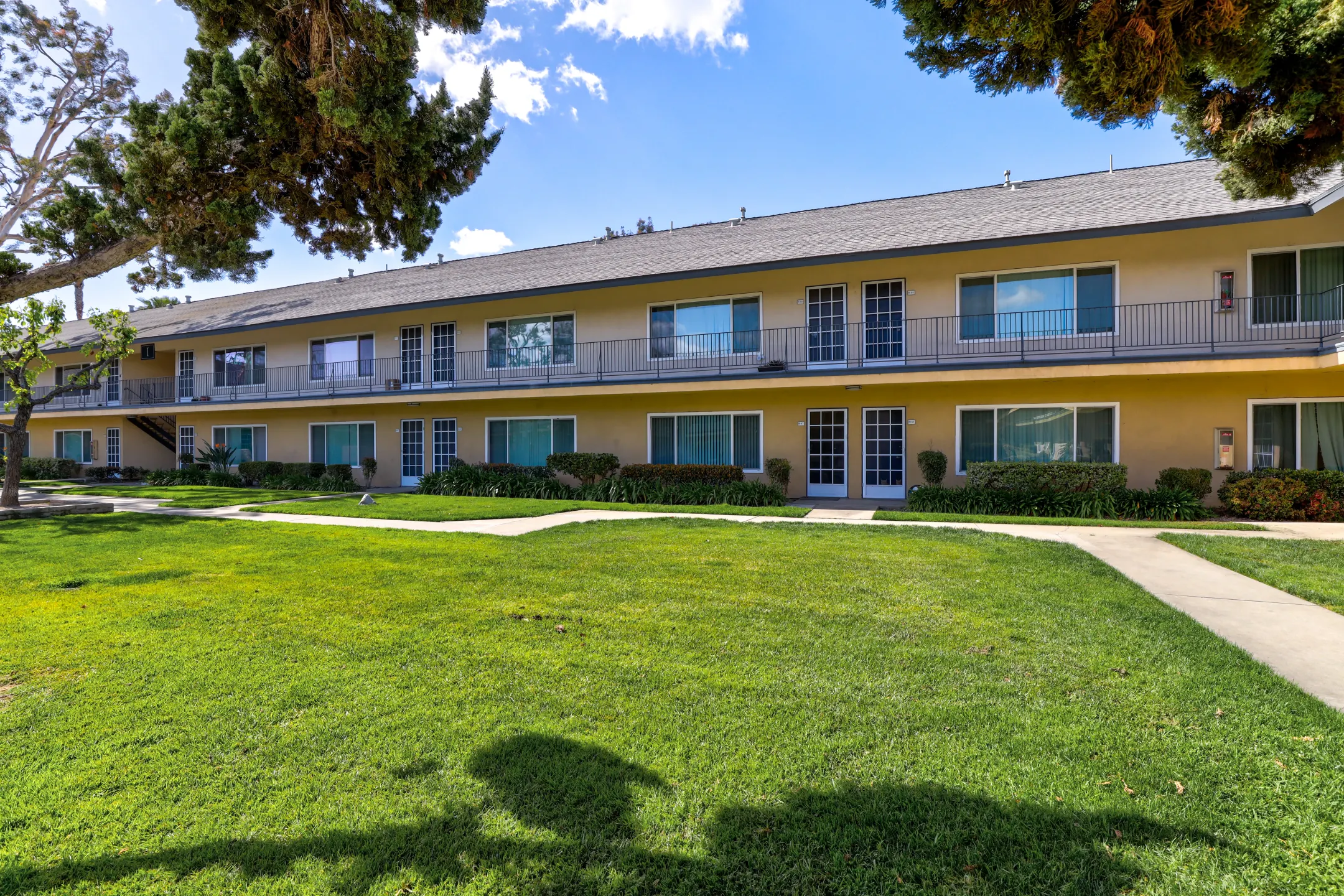 Briarwood Square Apartments - Stanton, CA 90680