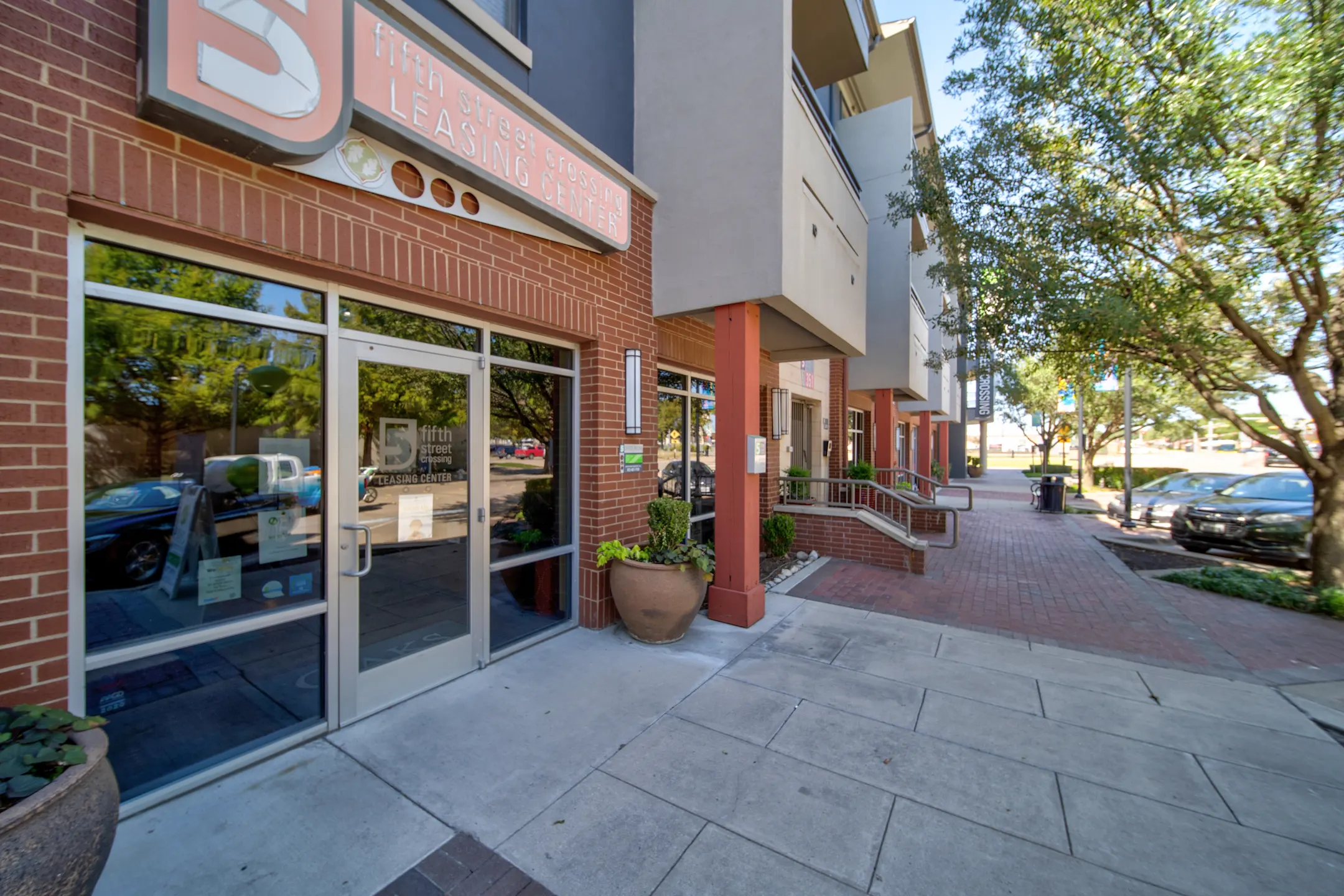 Oaks 5th Street Crossing at City Station Apartments Garland, TX 75040