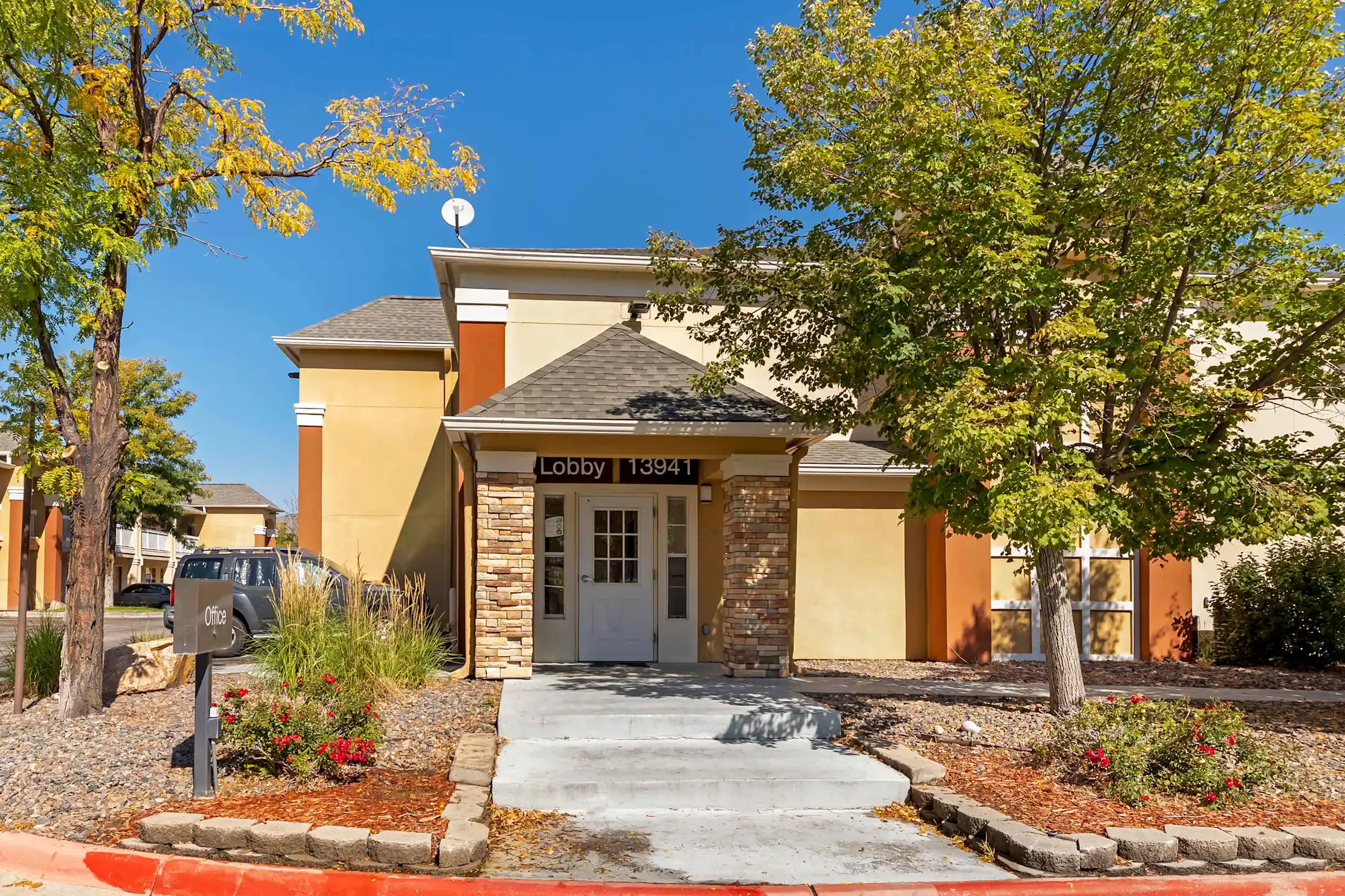 Furnished Studio Denver Aurora South 13941 East Harvard Ave