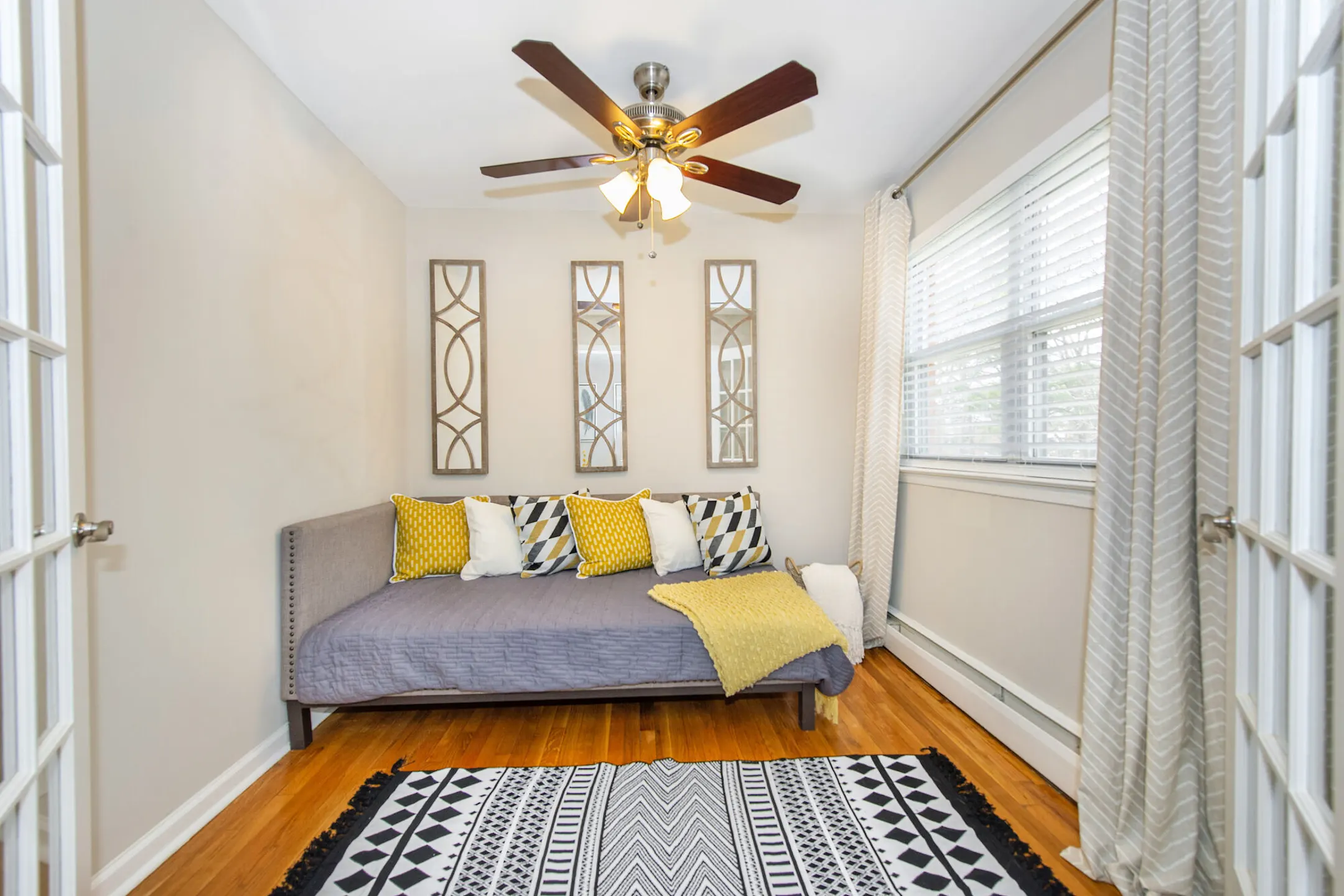 The Crossings at One Apartments Fords, NJ 08863