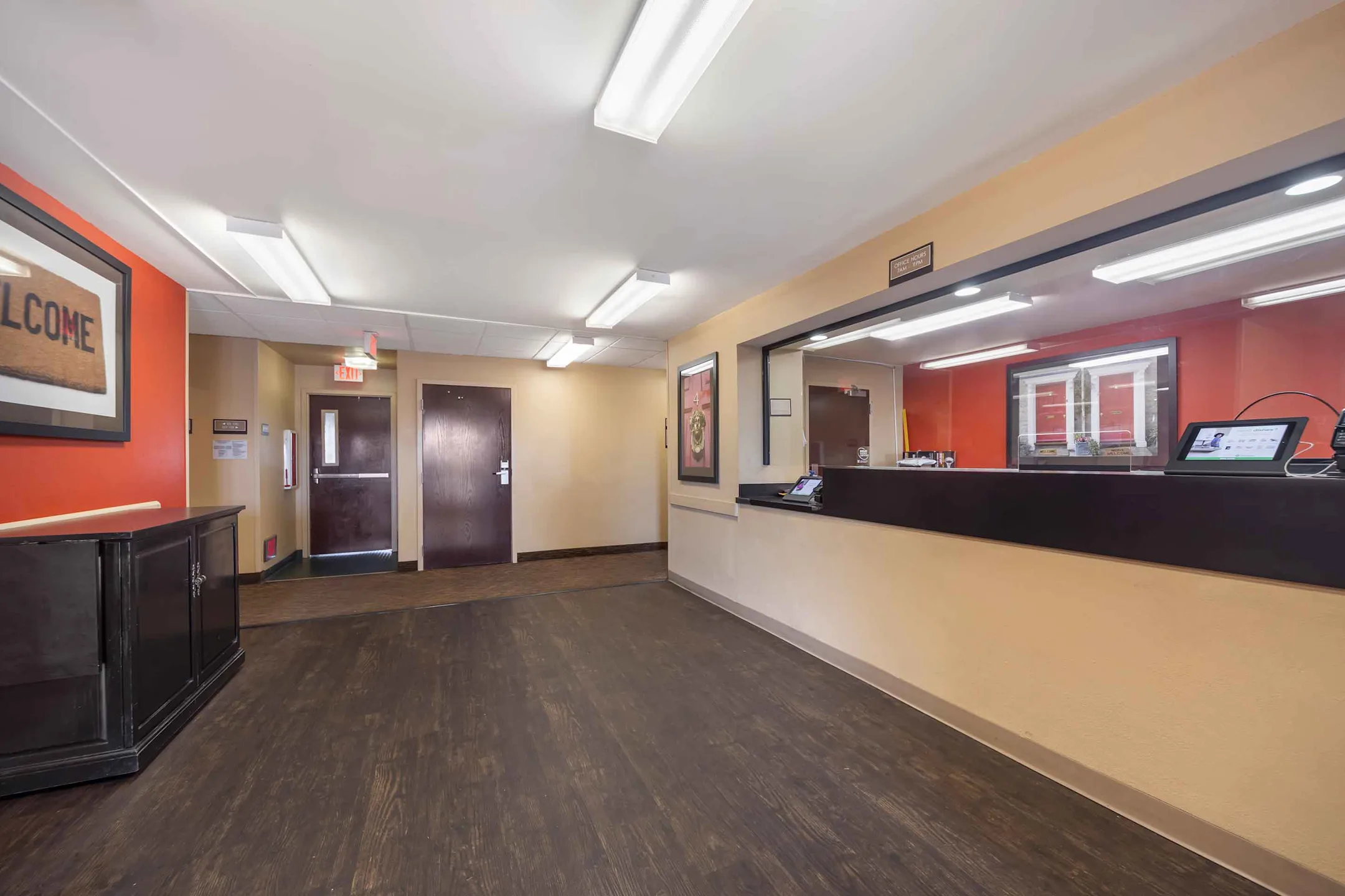 Living Room - Furnished Studio - Oklahoma City - Airport - Oklahoma City, OK