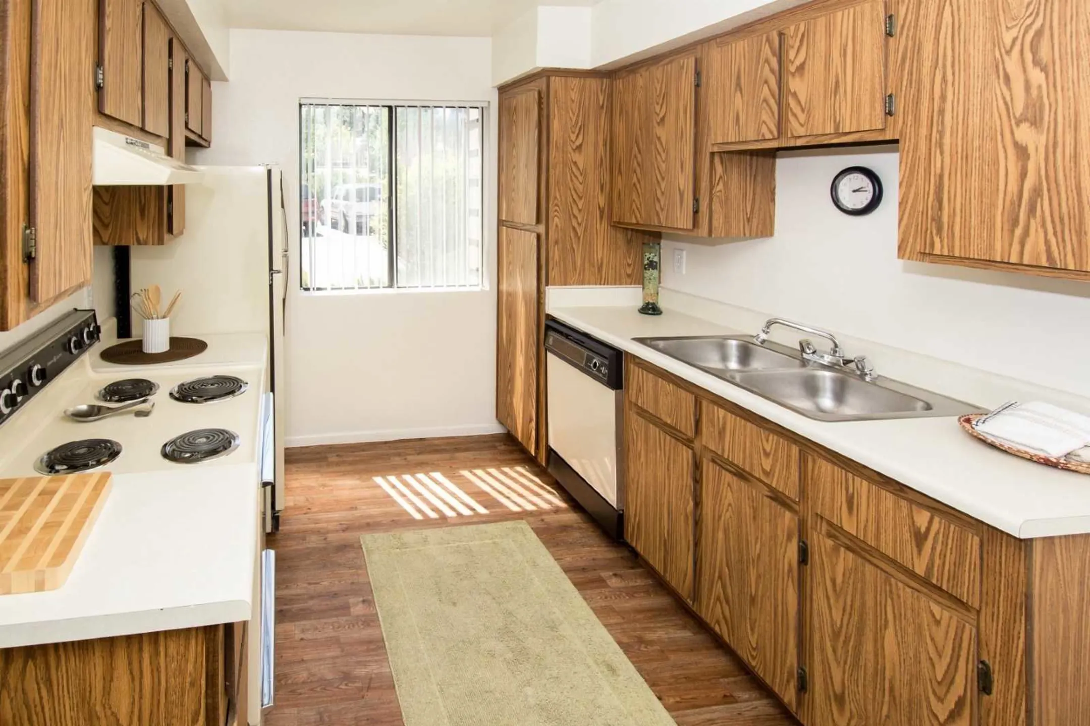 Kitchen - Country Club Meadows - Flagstaff, AZ